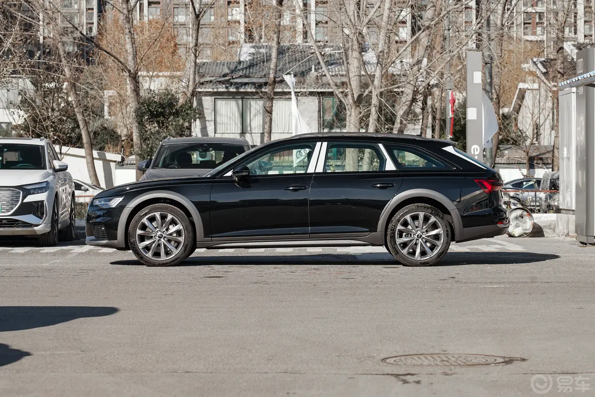 奥迪A6Allroad quattro 探索家 55 TFSI 尊享越野型正侧车头向左水平