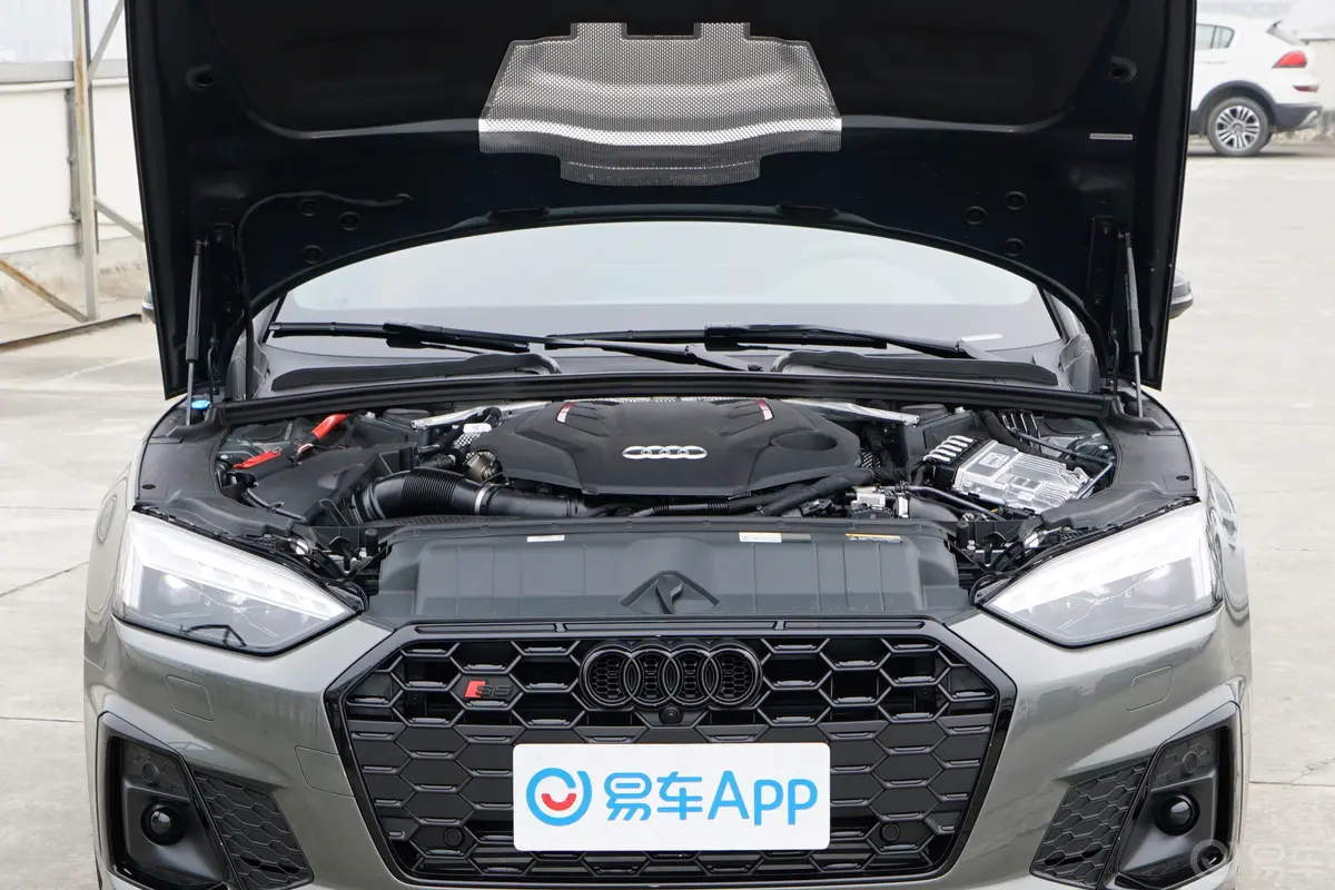 奥迪S53.0T Sportback发动机舱整体