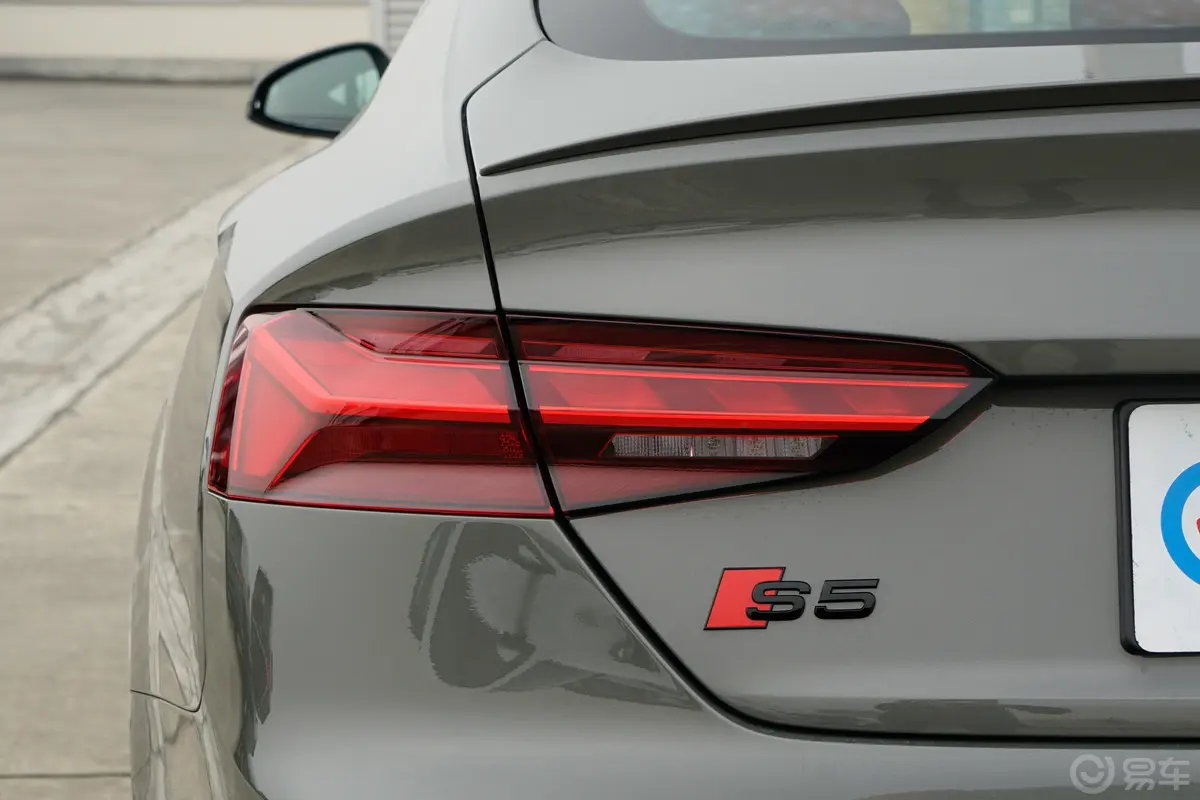 奥迪S53.0T Sportback外观灯组