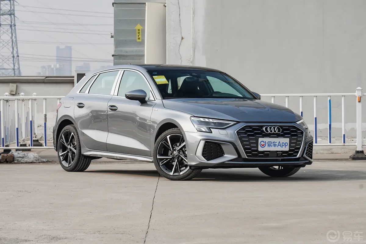 奥迪A3Sportback 35 TFSI 时尚运动型侧前45度车头向右水平