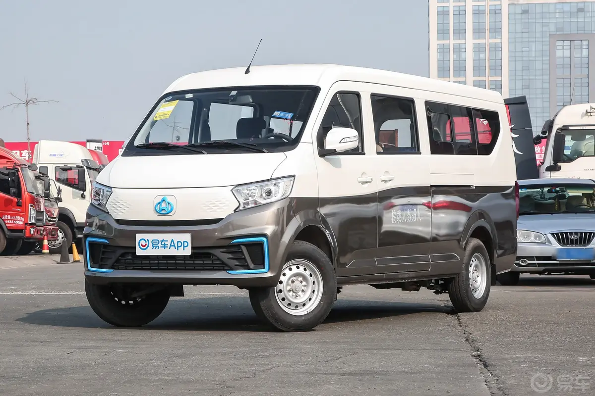 跨越星V7 EV251km 客车对开门豪华型 6座侧前45度车头向左水平