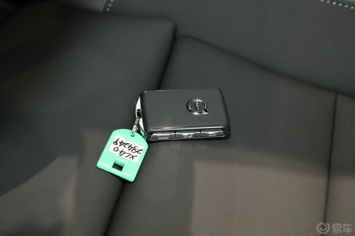 沃尔沃XC40B3 两驱智远豪华版钥匙正面