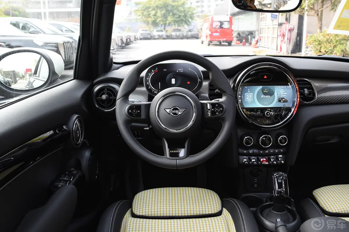 MINI1.5T COOPER 执迷版 五门版驾驶位区域