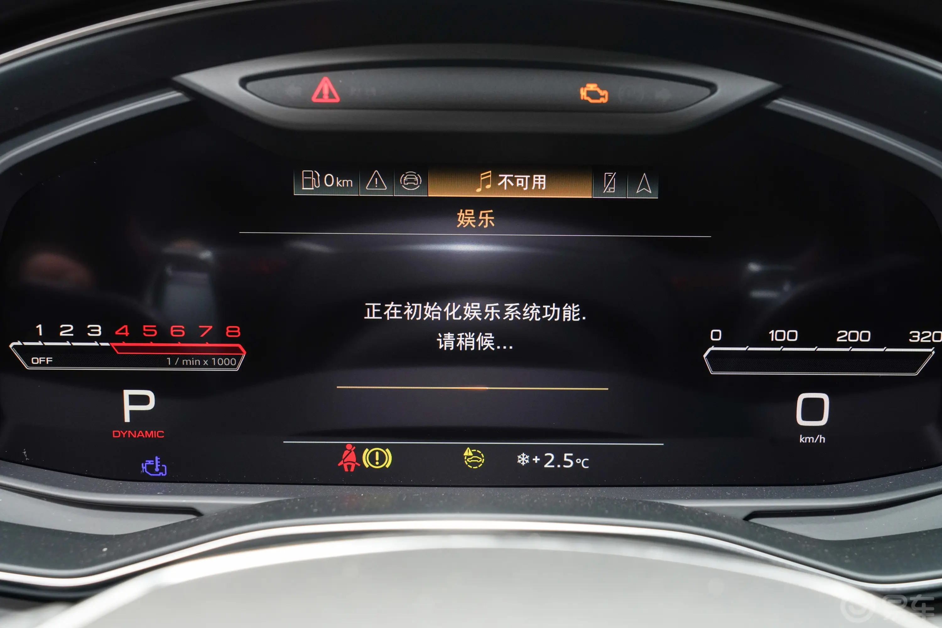 奥迪RS 64.0T Avant Performance主驾驶位