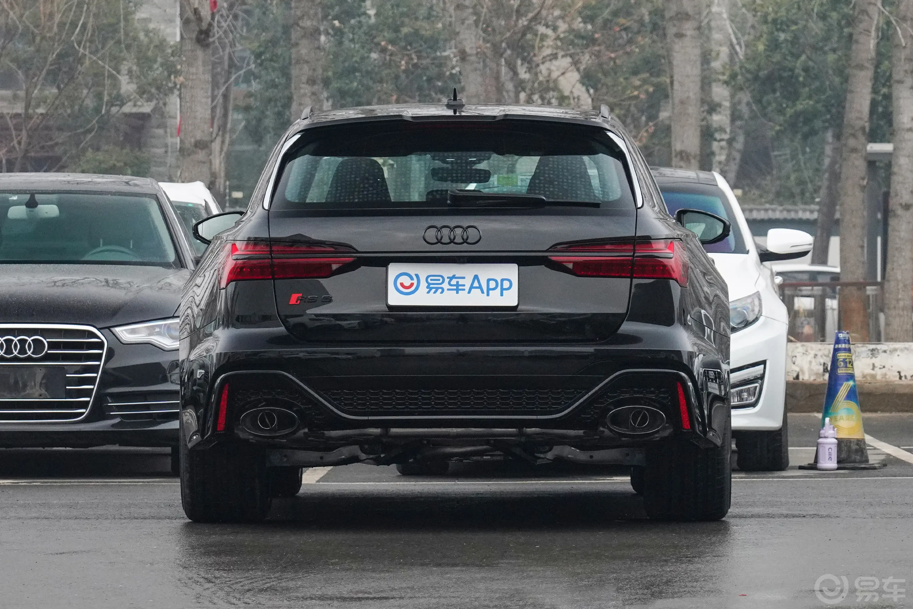 奥迪RS 64.0T Avant Performance正后水平