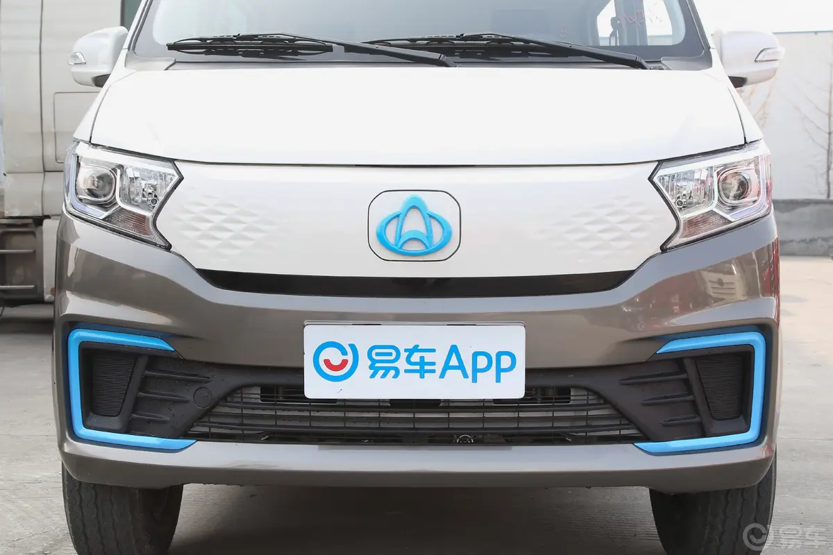 跨越星V7 EV251km 客车对开门豪华型 6座外观细节