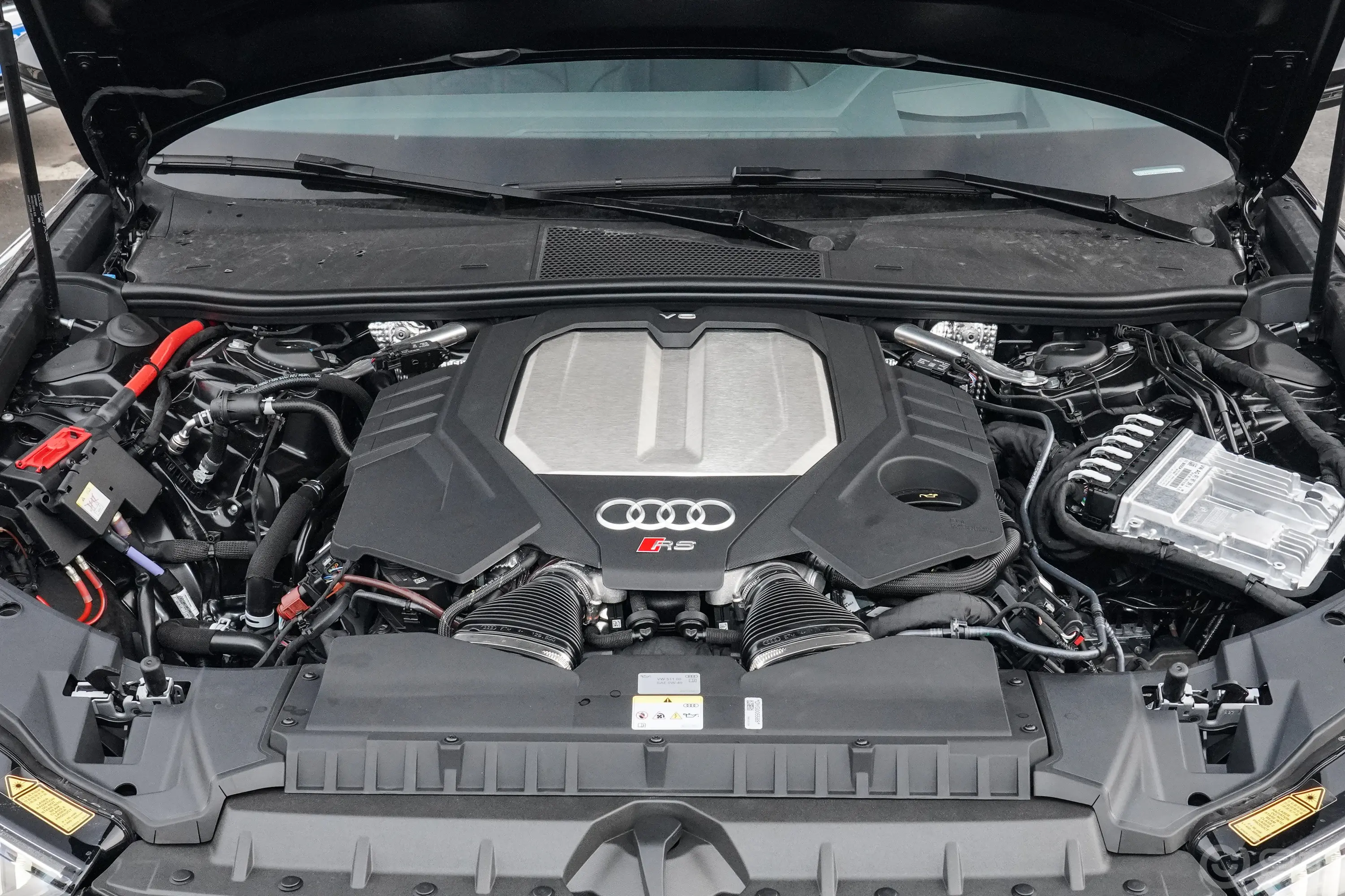 奥迪RS 64.0T Avant Performance发动机特写