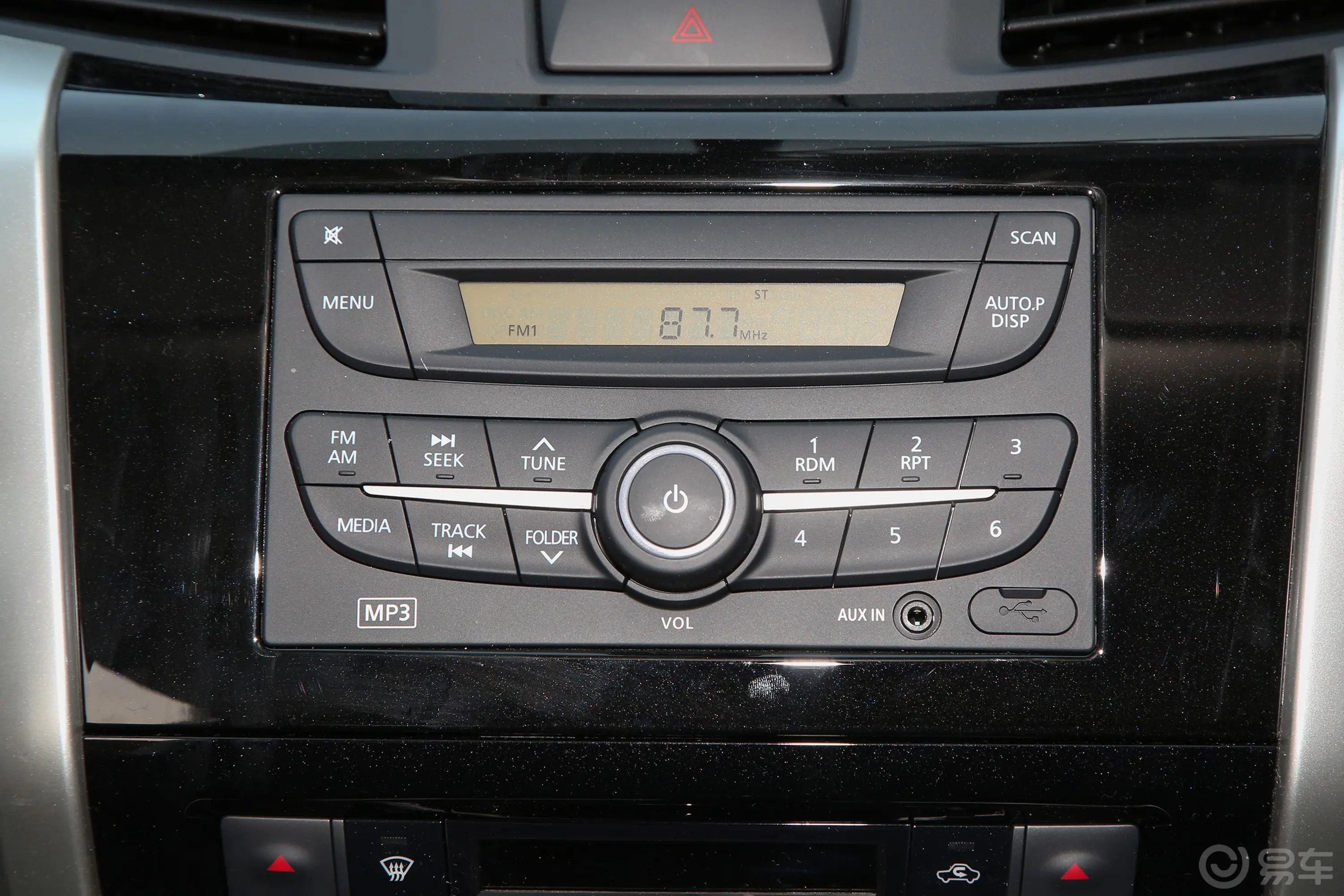 纳瓦拉改款 2.5L 手动两驱舒适型音响