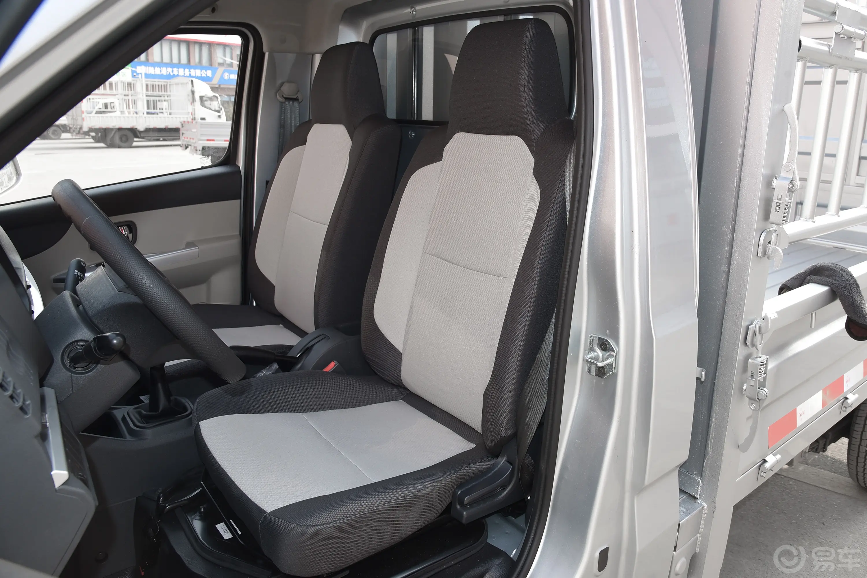 长安星卡1.5L 单排3.06米仓栅车舒适型驾驶员座椅