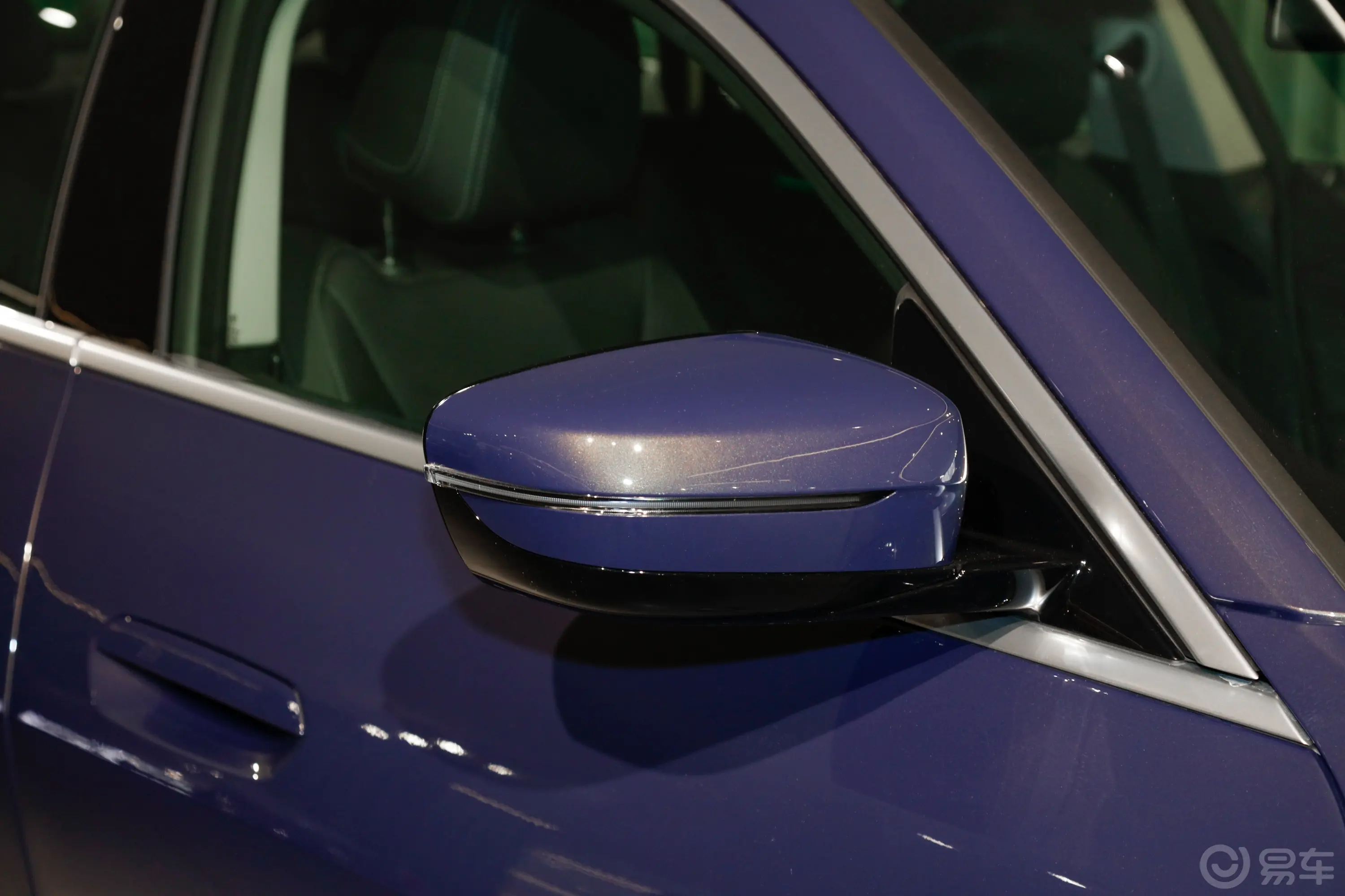 宝马i4eDrive35 星谧紫特别版外观细节