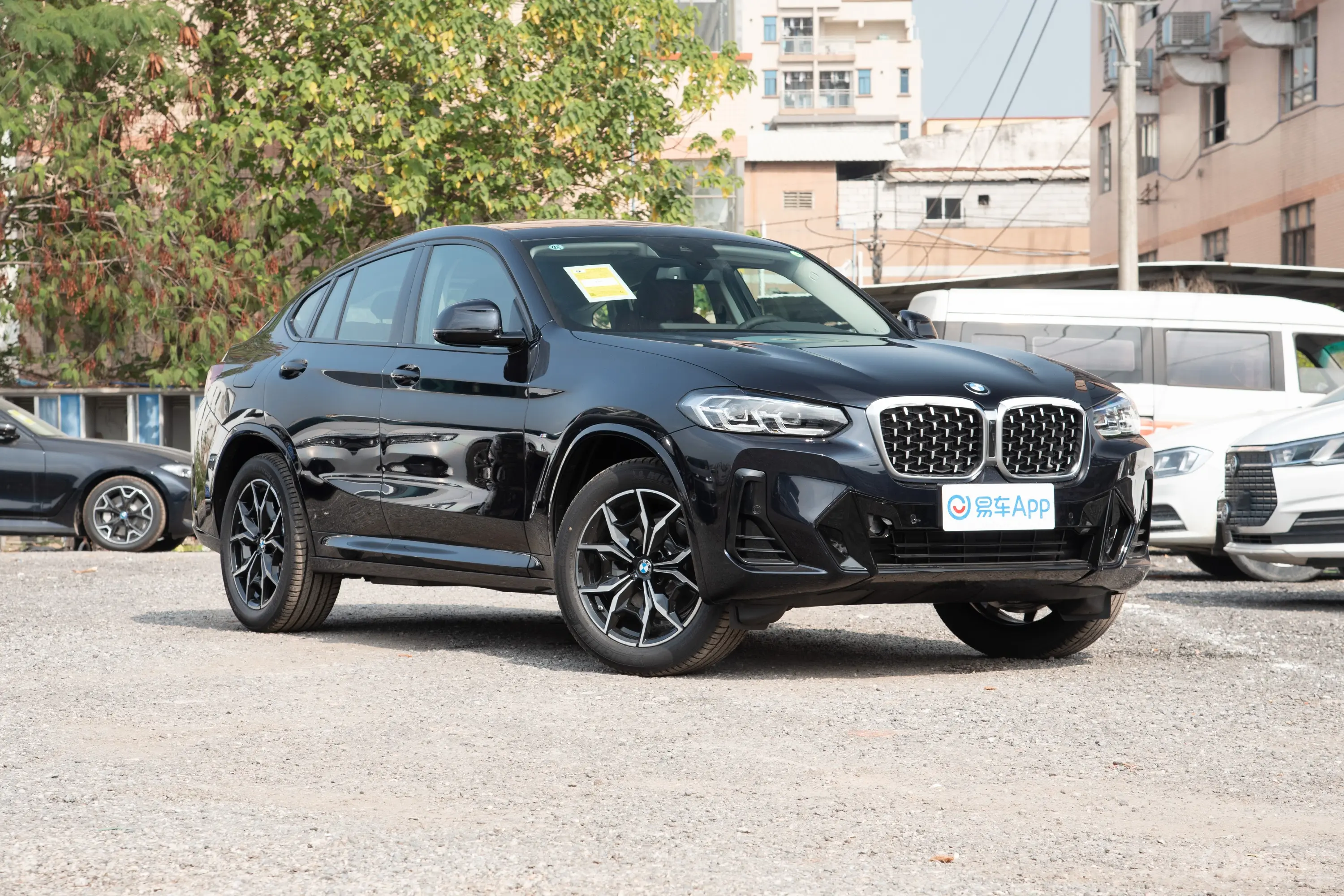 宝马X4xDrive25i M运动套装侧前45度车头向右水平