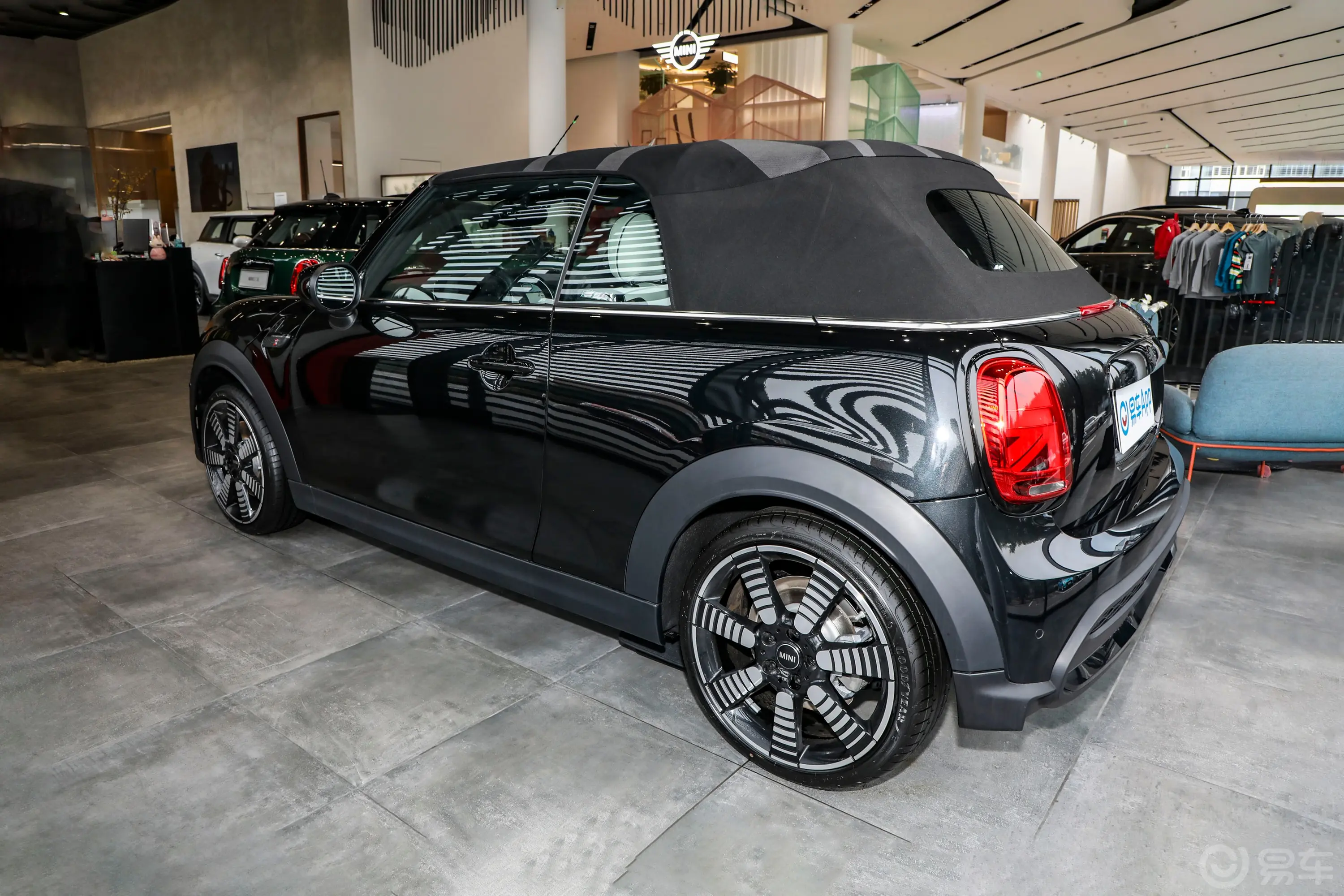 MINI CABRIO改款二 2.0T COOPER S CABRIO 艺术家正侧车头向左水平