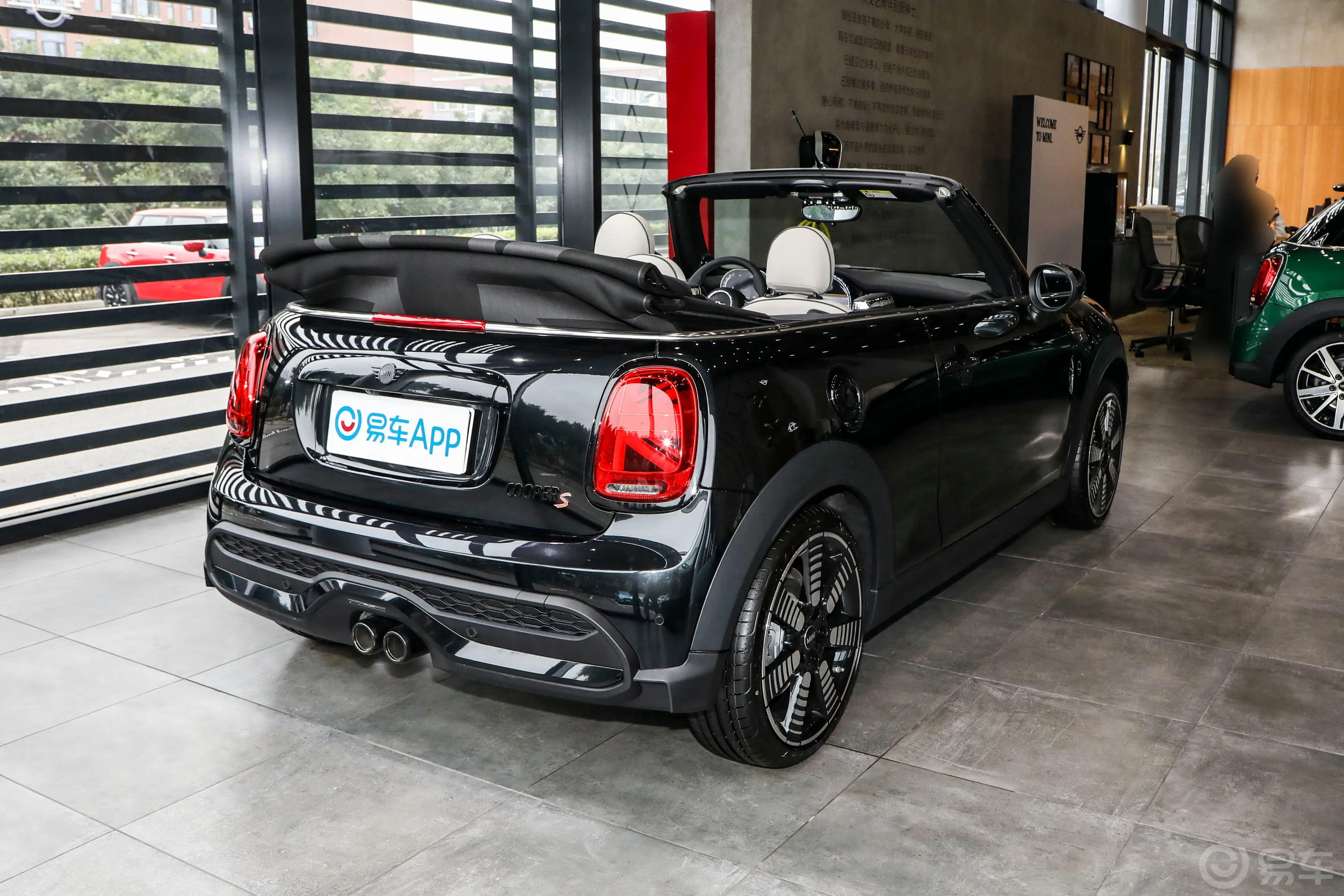 MINI CABRIO改款二 2.0T COOPER S CABRIO 艺术家敞篷状态