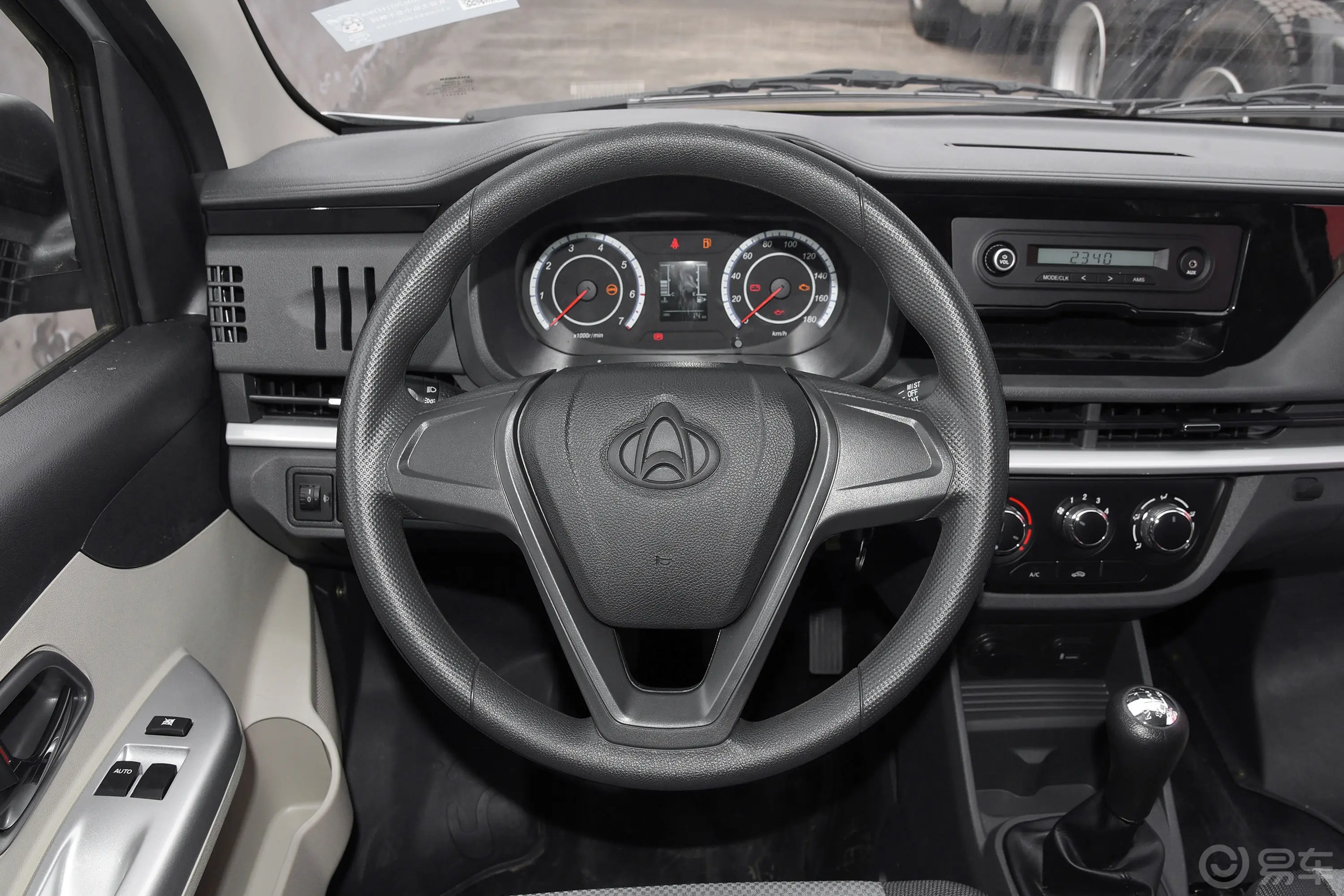 长安星卡1.5L 单排2.8米载货汽车舒适型空调方向盘
