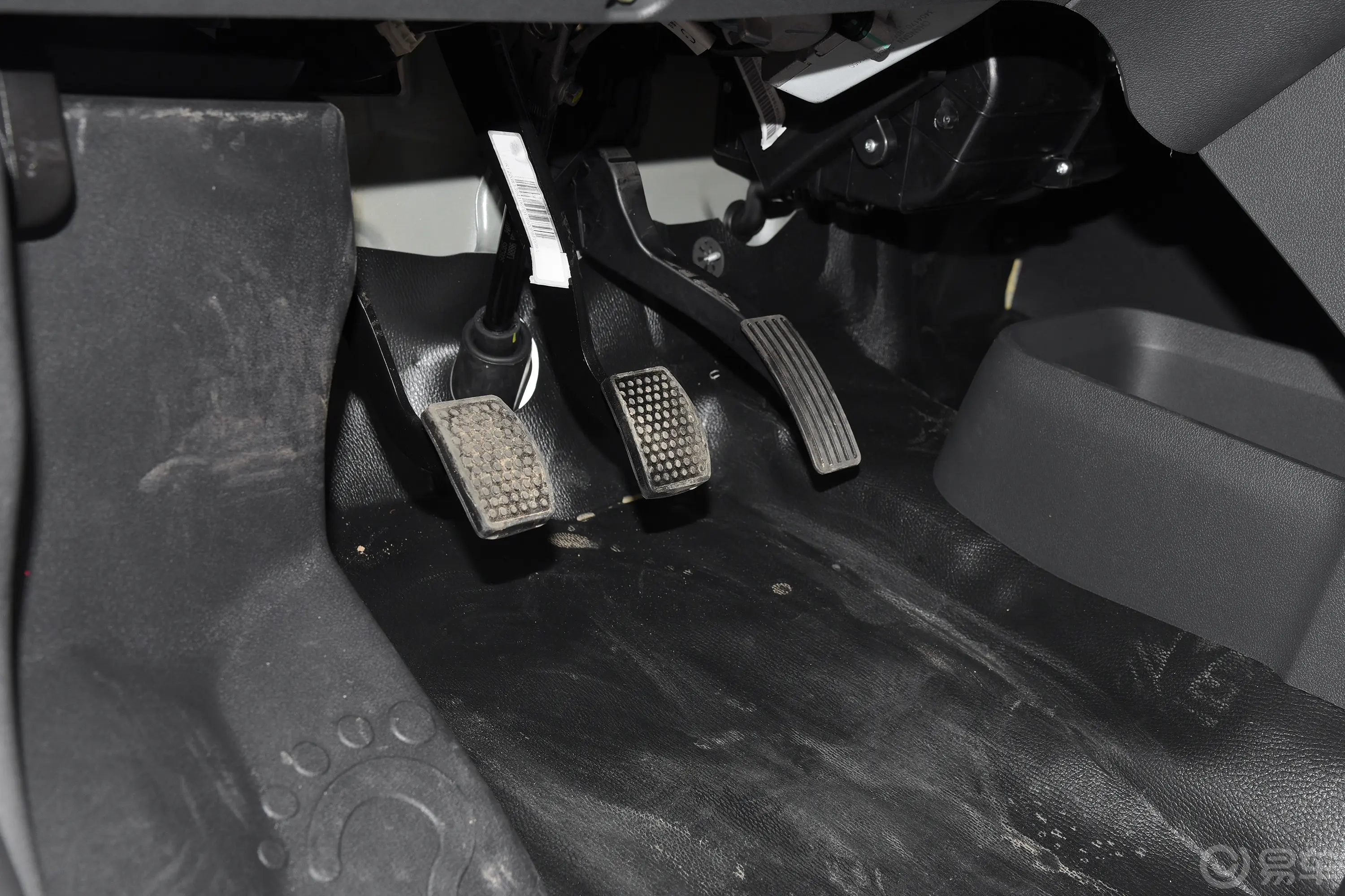长安星卡1.5L 单排2.8米载货汽车舒适型空调脚踏板