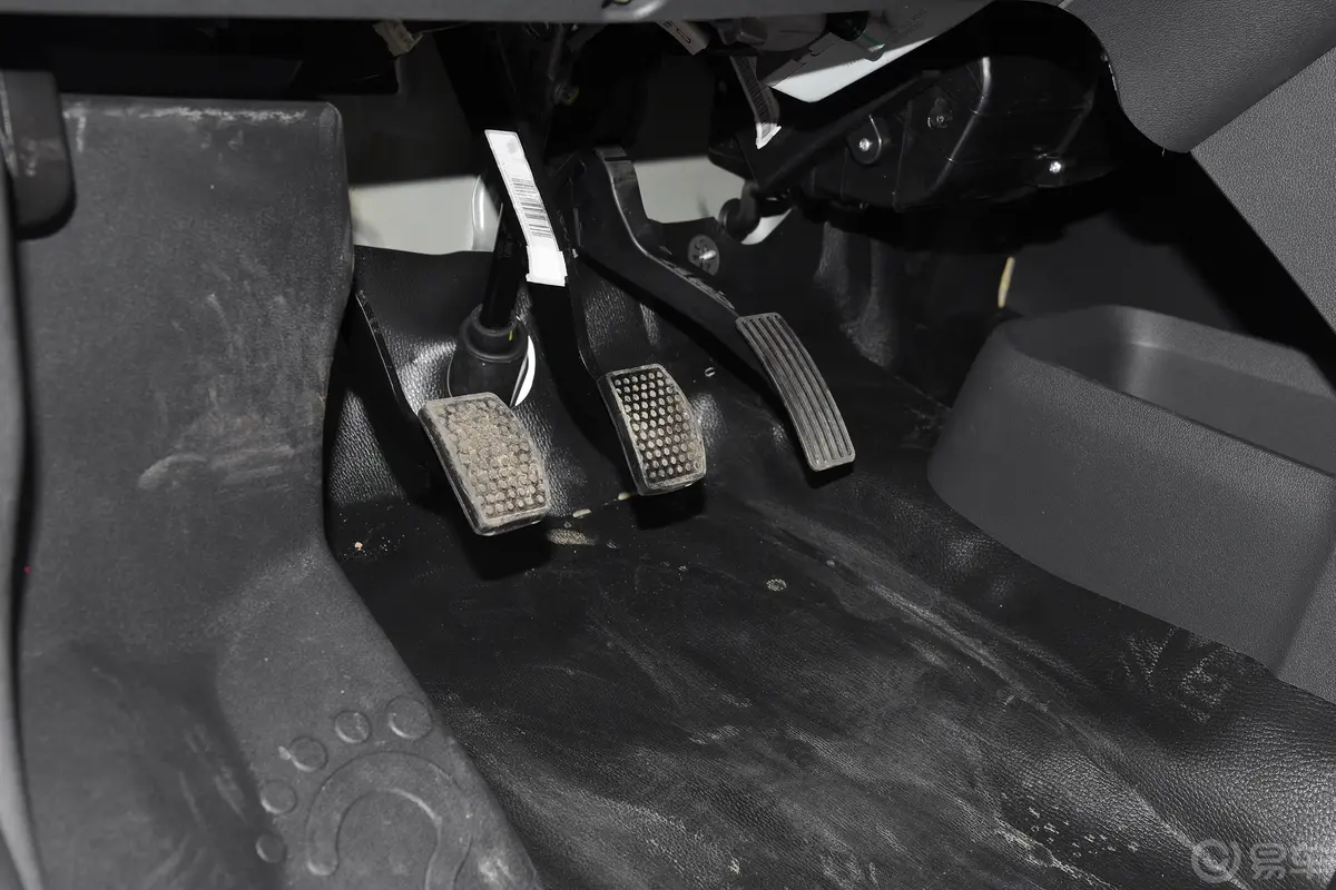 长安星卡1.5L 单排2.8米载货汽车舒适型空调脚踏板