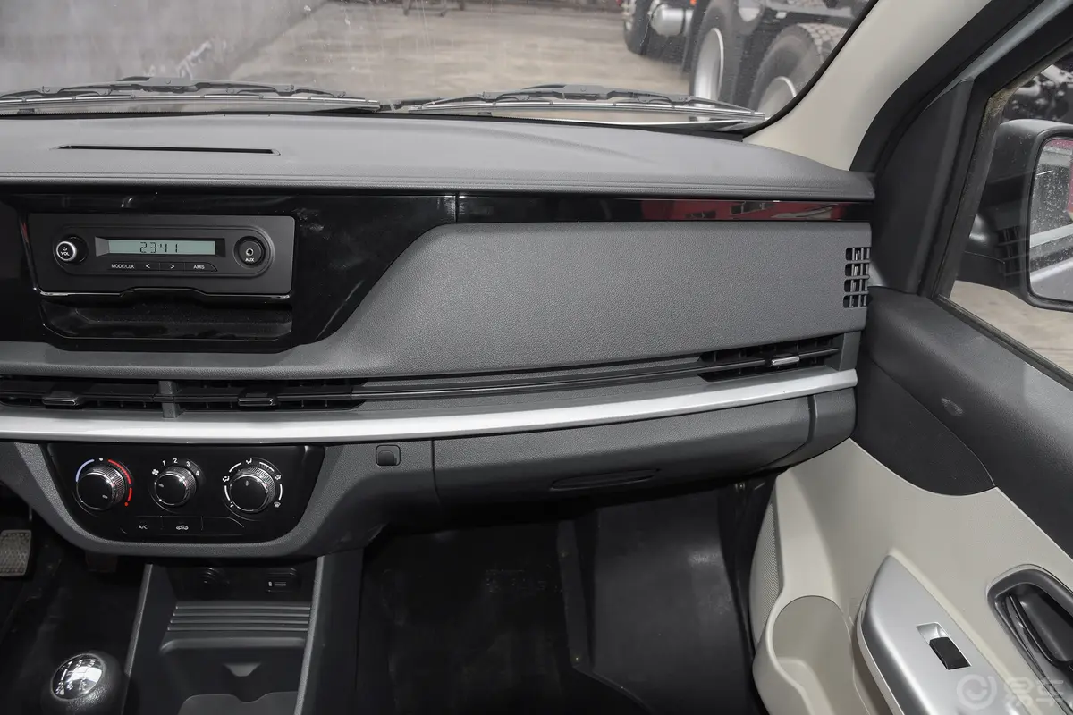 长安星卡1.5L 单排2.8米载货汽车舒适型空调副驾驶位区域