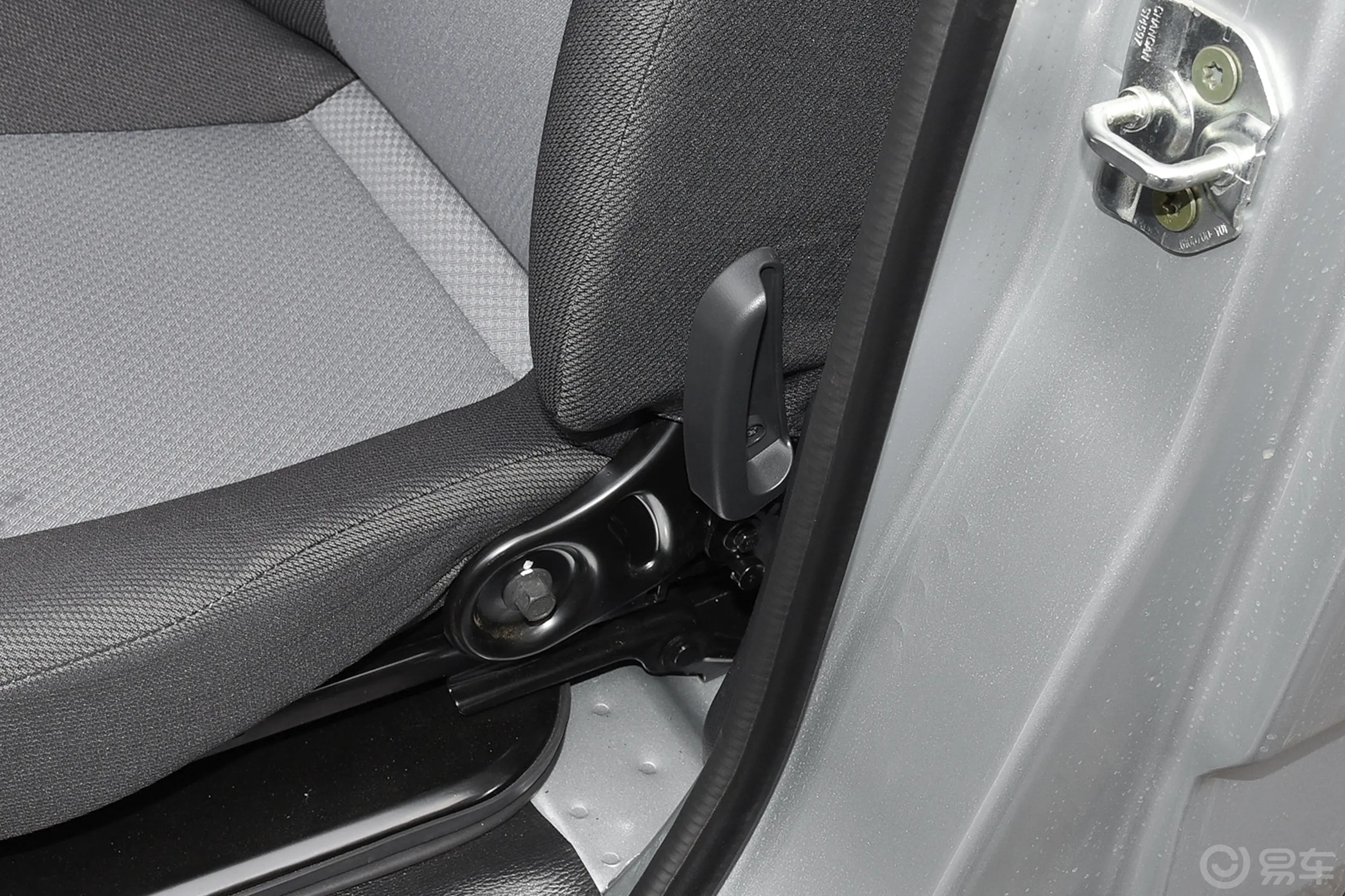 长安星卡1.5L 单排2.8米载货汽车舒适型空调主驾座椅调节