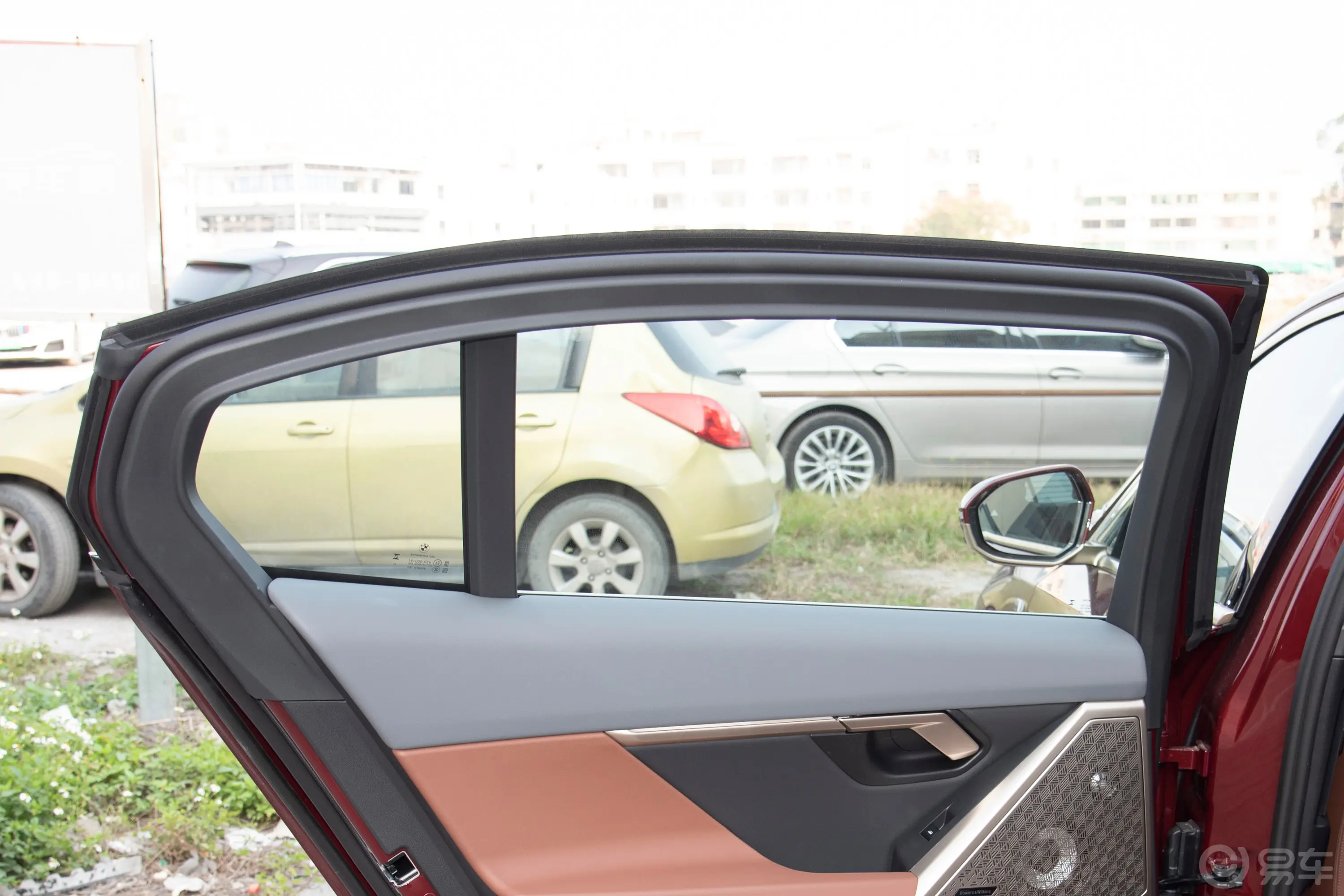 宝马5系530Li 尊享型 M运动套装后排侧窗遮阳帘