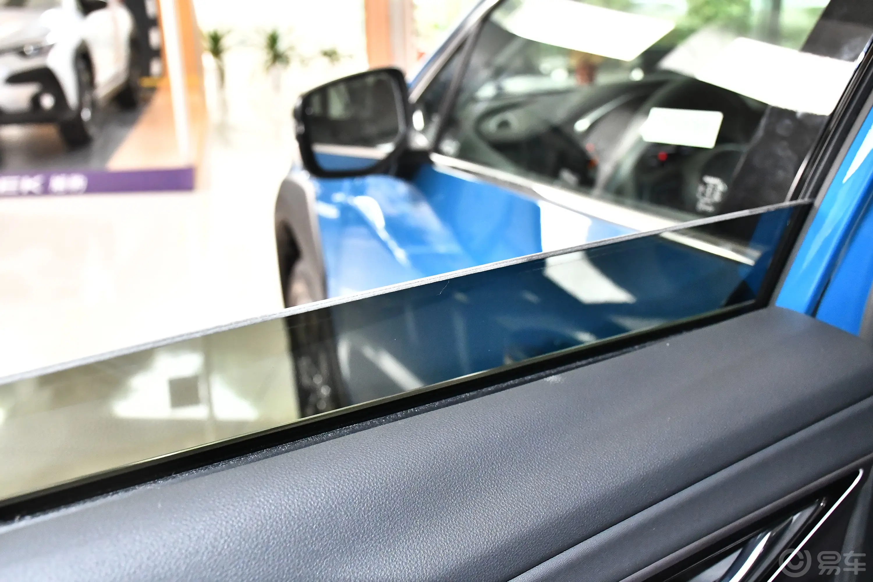 傲虎2.5i AWD旷野限定版EyeSight后排玻璃材质特写