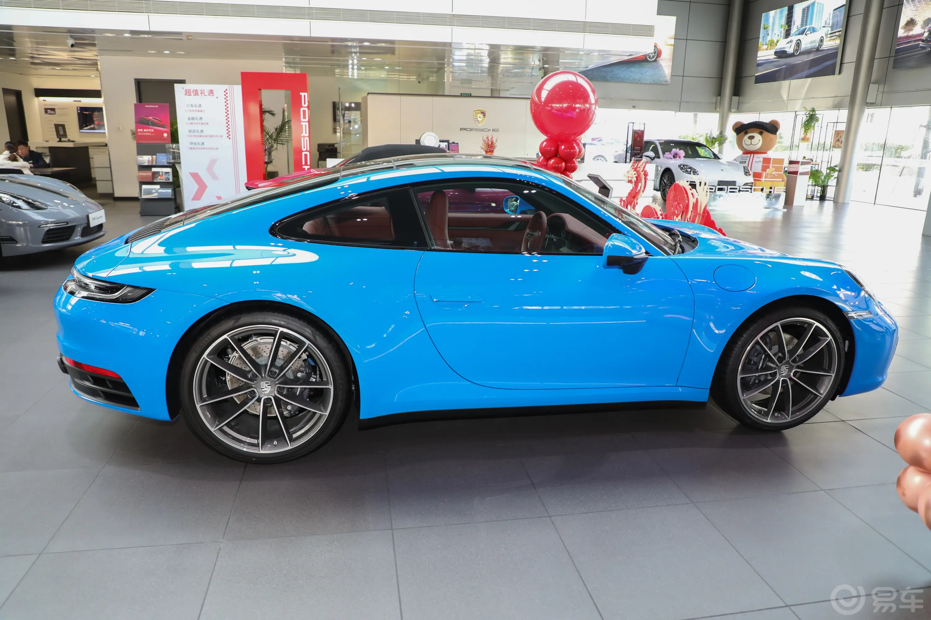 保时捷911Carrera 3.0T正侧车头向右水平