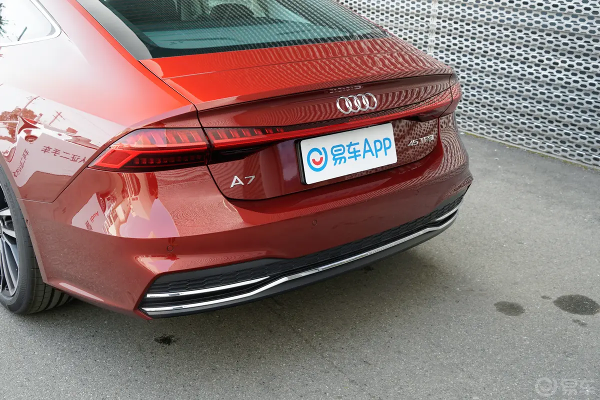 奥迪A745 TFSI 臻选型车后雷达