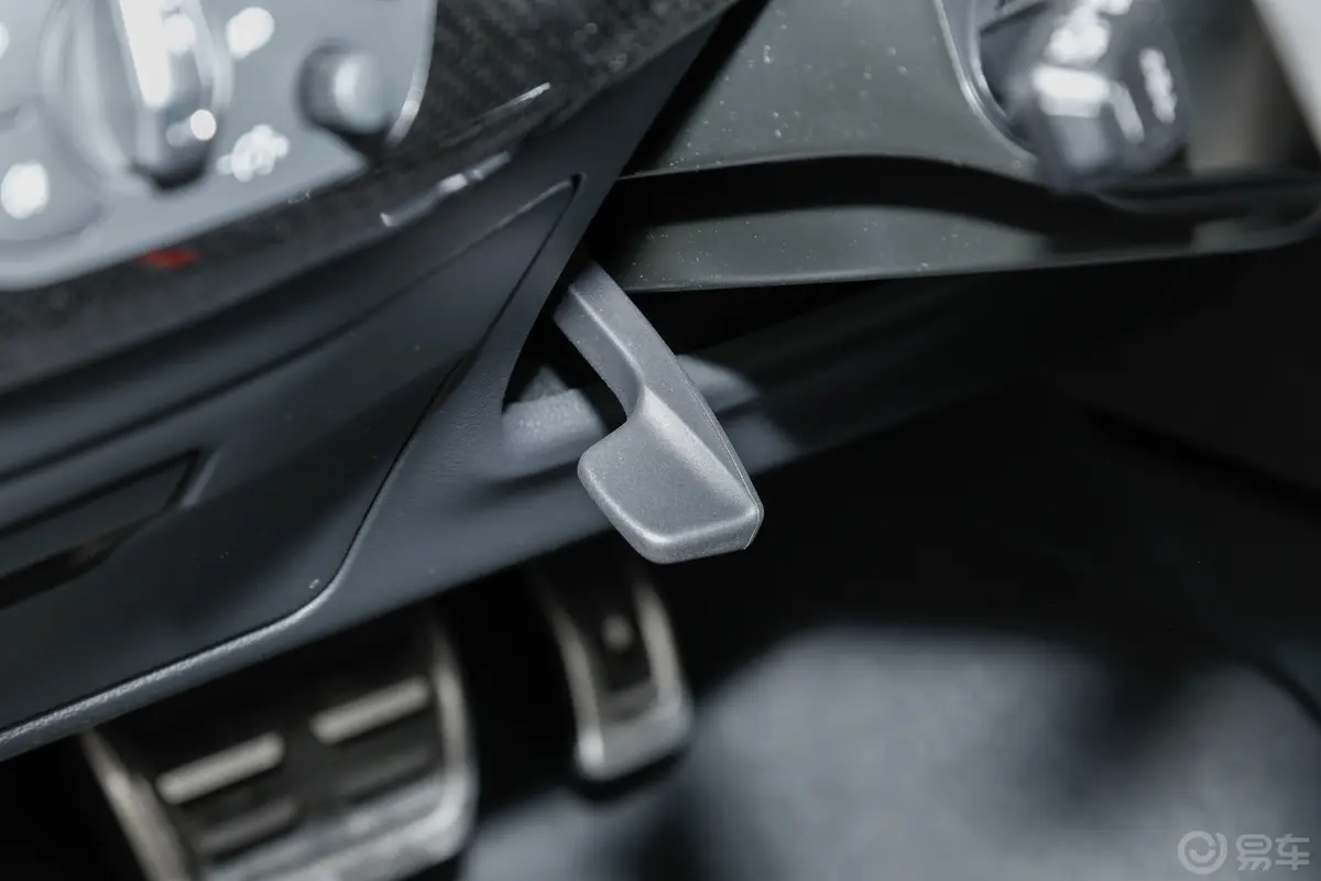 奥迪RS 52.9T Sportback 燃擎版方向盘调节