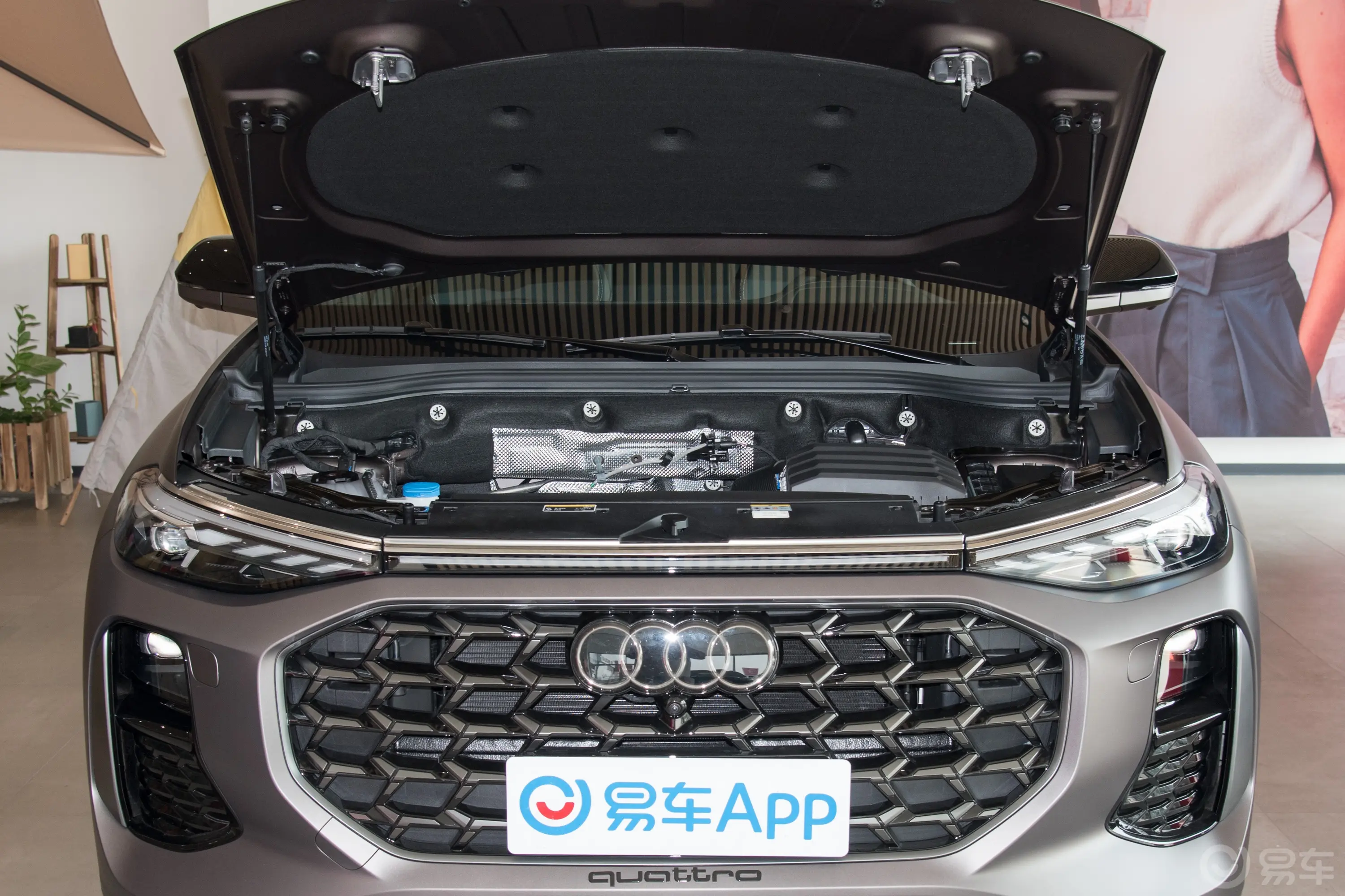 奥迪Q645 TFSI quattro 逐云版 7座发动机舱整体