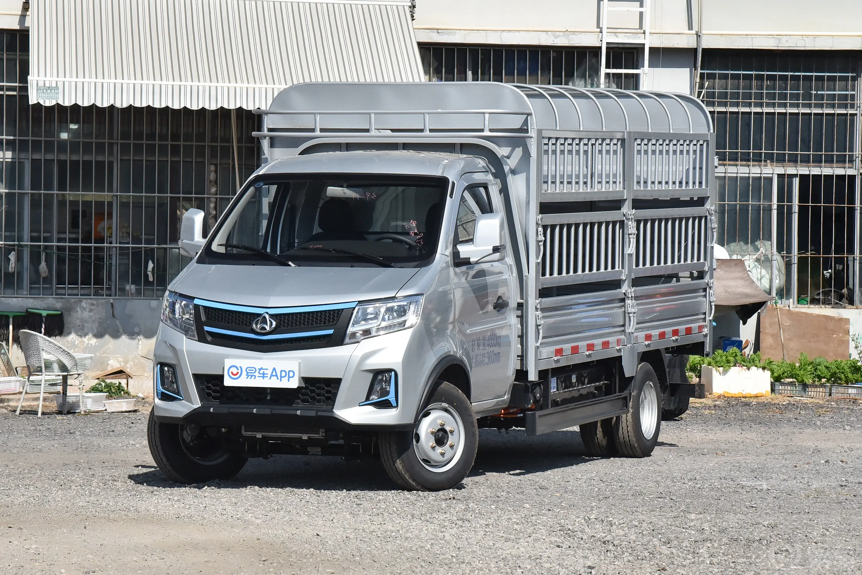 跨越王X3 EV230km 仓栅车标准续航版侧前45度车头向左水平