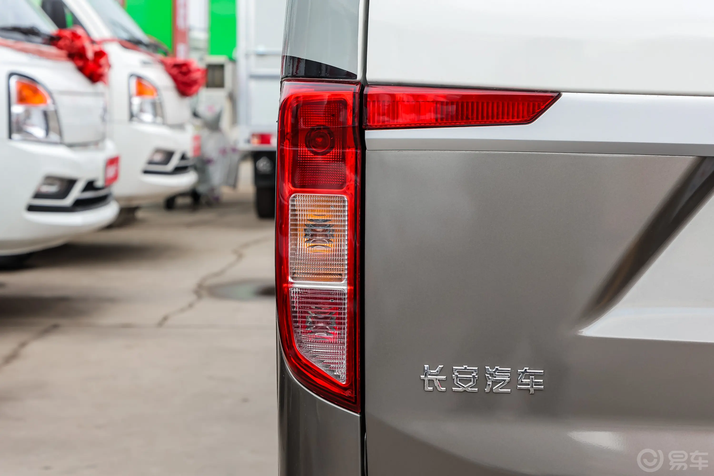 跨越星V7露营车 1.6L 标准型 5座外观灯组