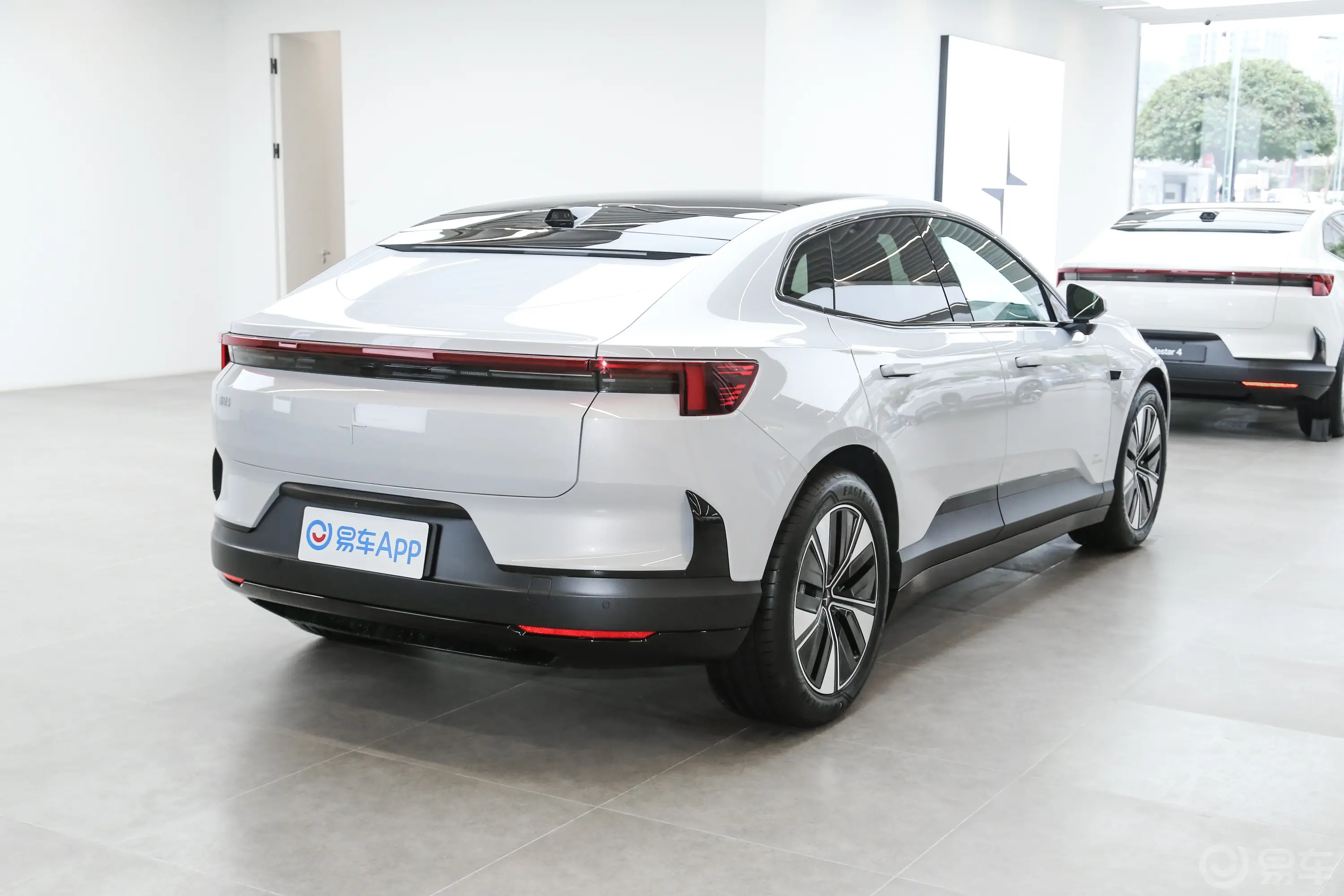 Polestar 4668km 后驱标准续航侧后45度车头向右水平