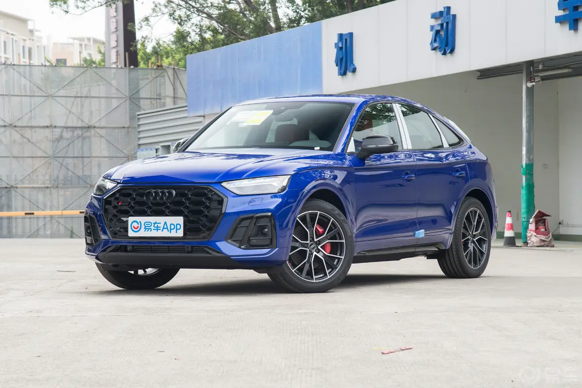 奥迪SQ5 Sportback改款 3.0T quattro侧前45度车头向左水平