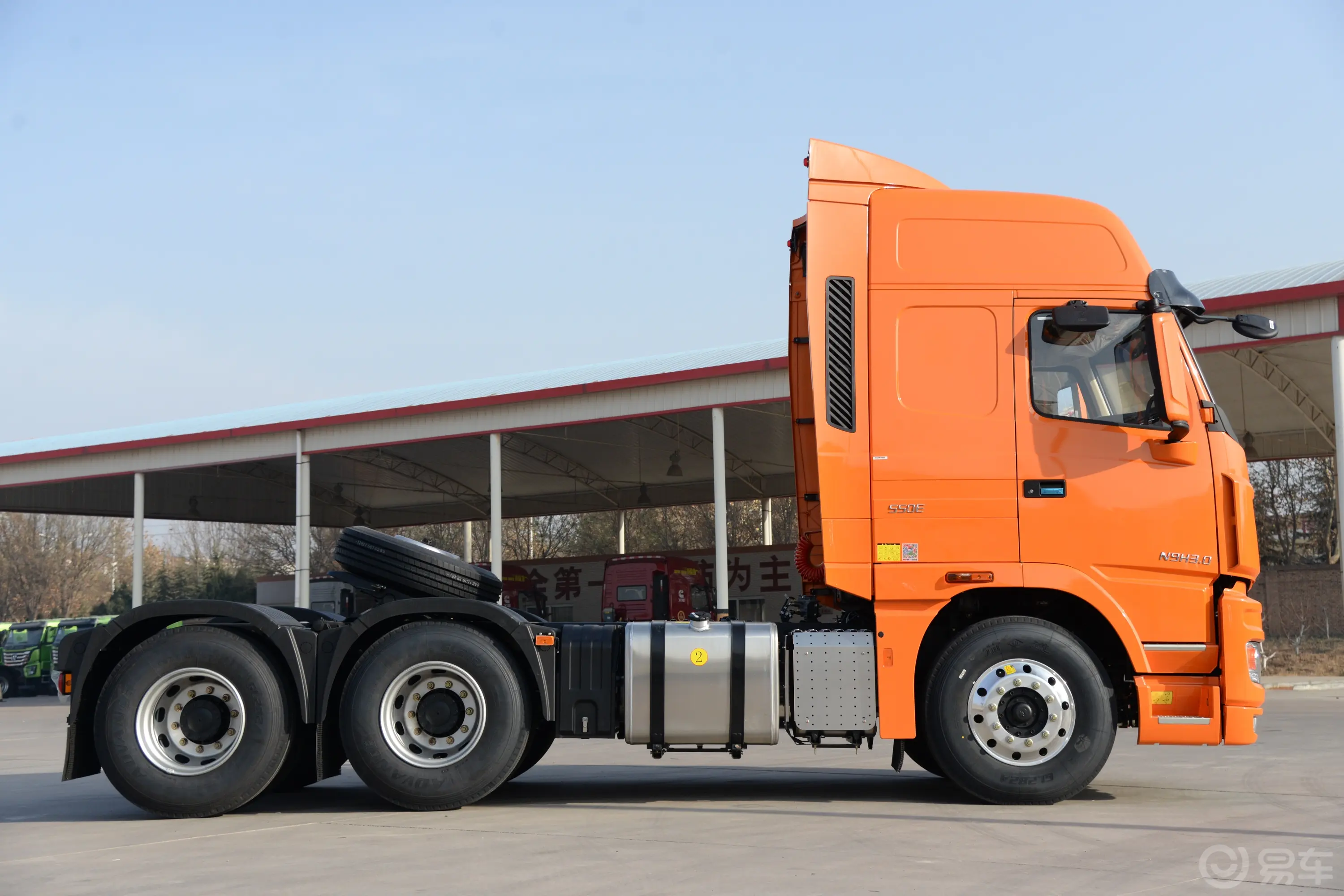 大运N9H潍柴12.54L 550马力 6.835米 牵引 6X4 柴油 国Ⅵ（CGC4250D6FCCH）侧后45度车头向右水平