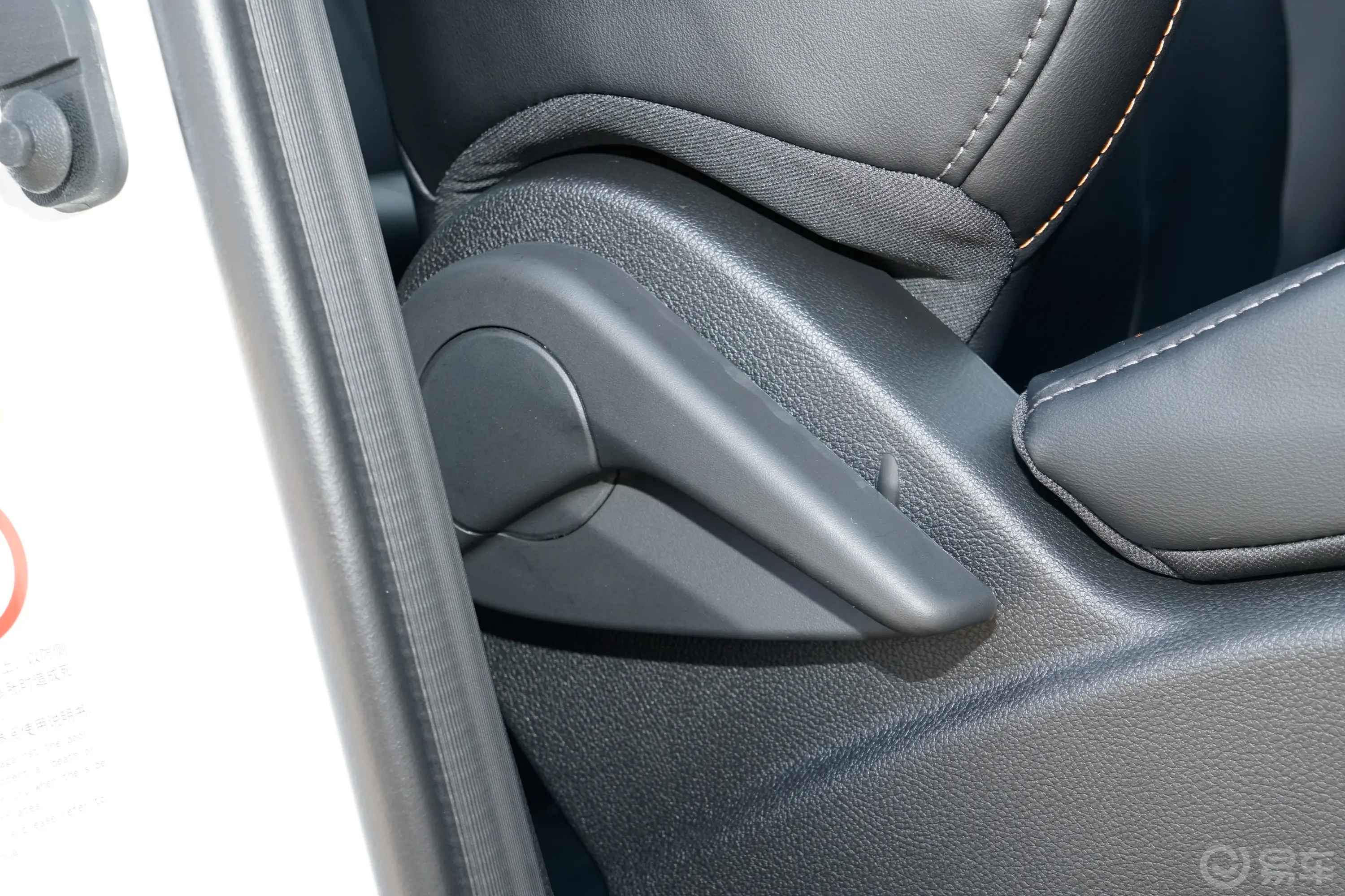 长安X7 PLUS1.5T 双离合尊贵型 7座副驾座椅调节