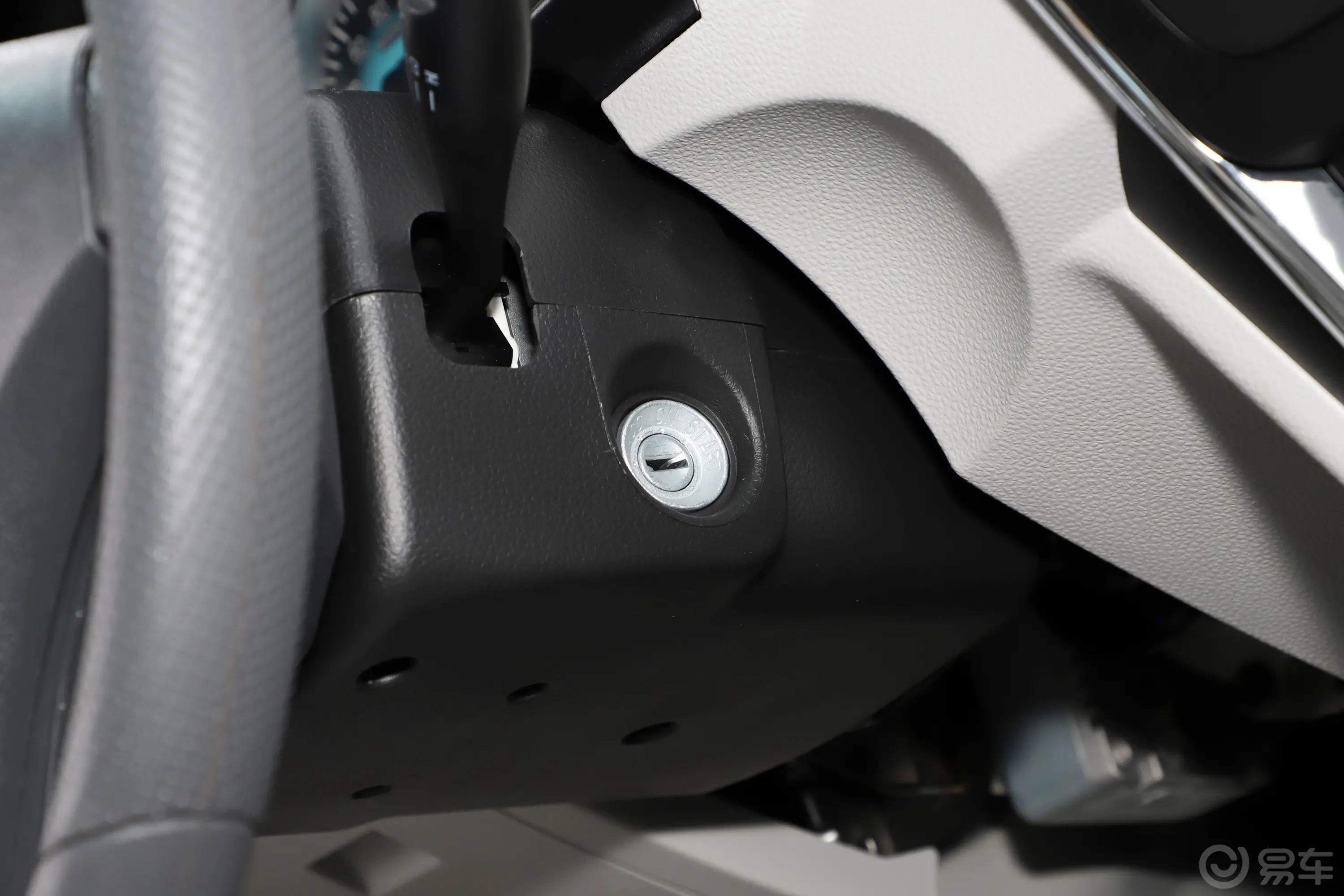 鑫源新海狮X30L 1.5L 客车超享版 6座 CNG钥匙孔或一键启动按键