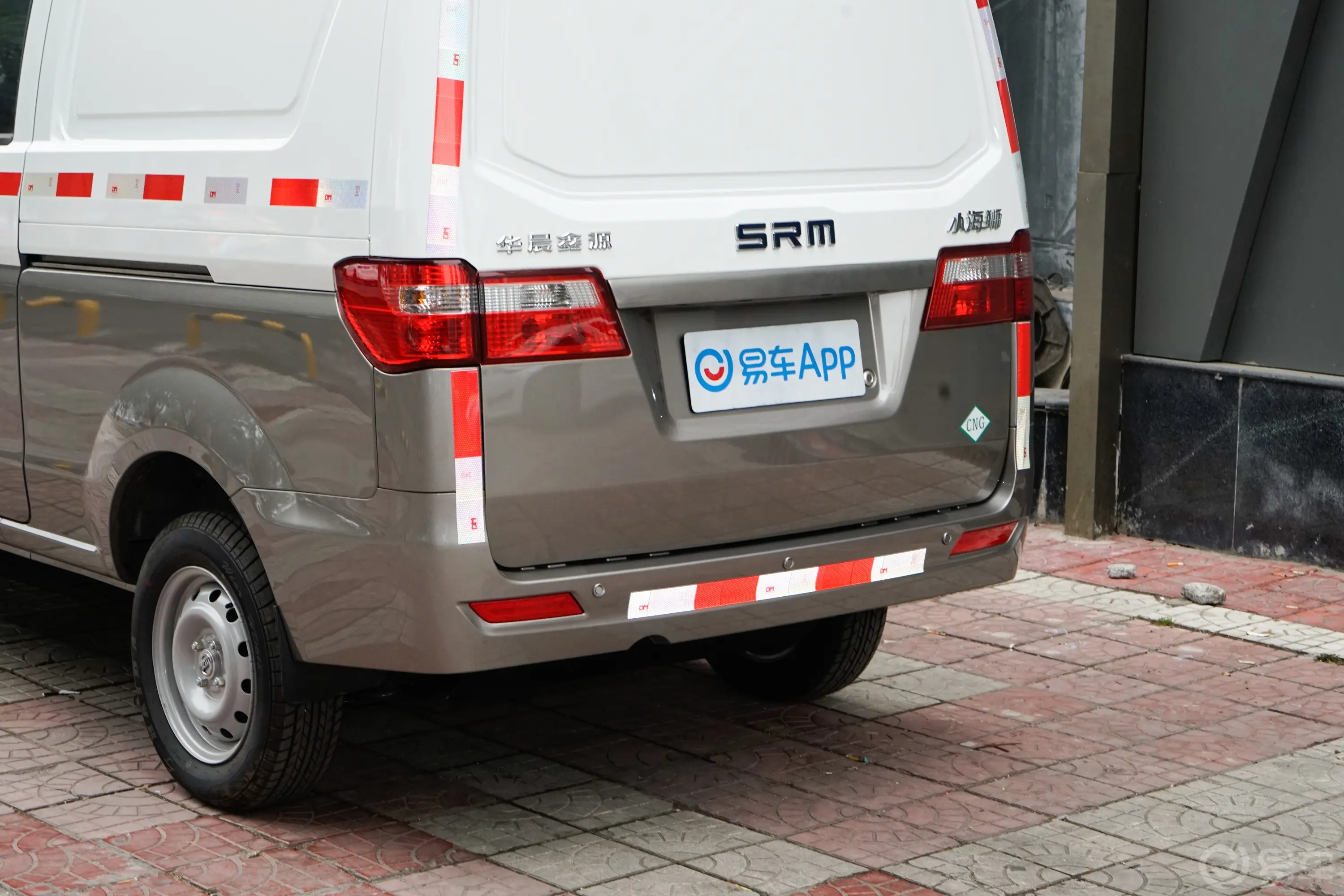 鑫源小海狮X301.5L 厢货标准型 5座 CNG车后雷达