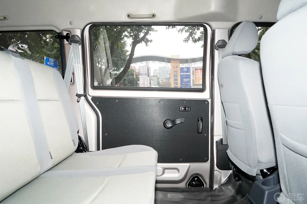 鑫源小海狮X301.5L 客车标准型 6座 CNG驾驶员侧后车门