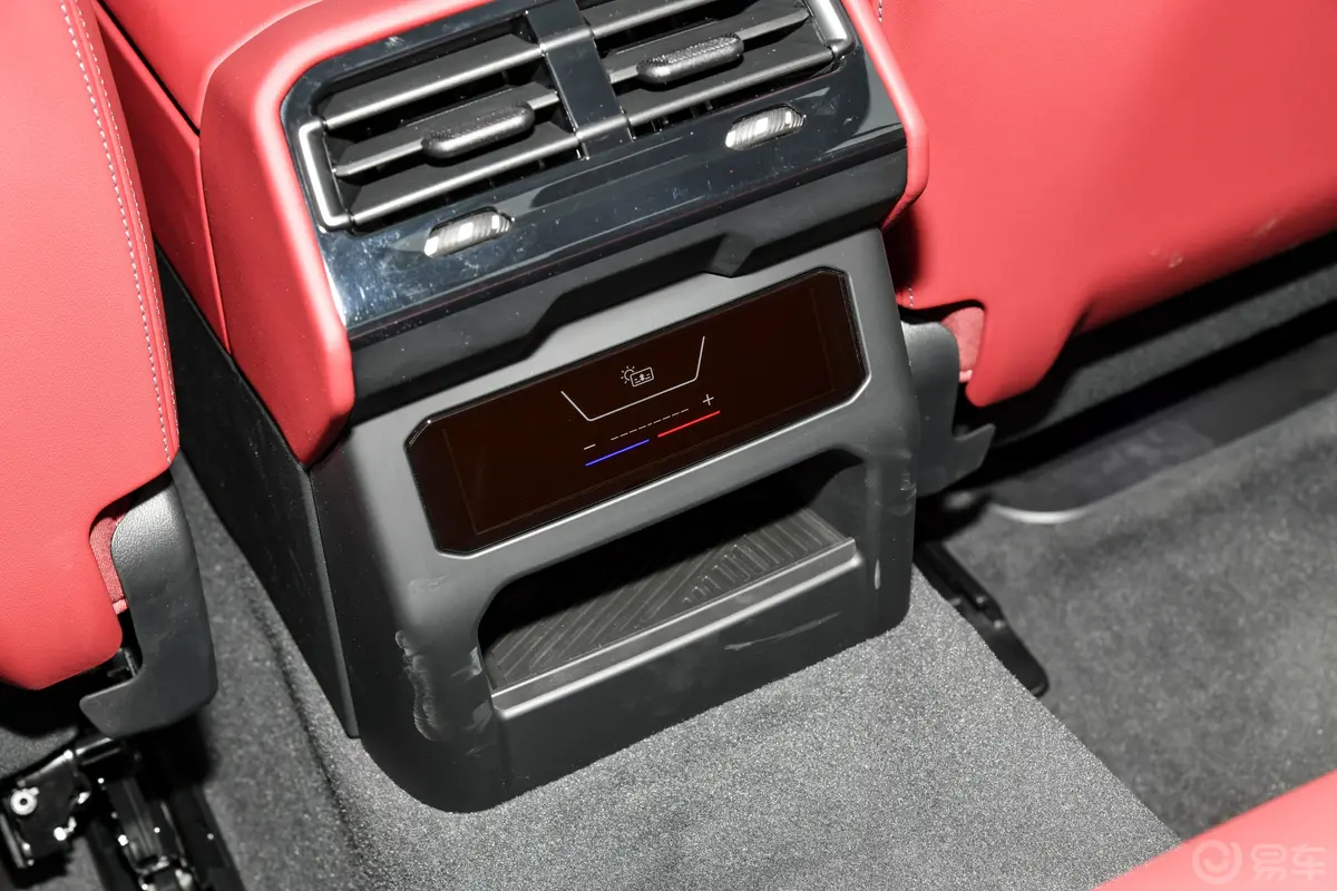 宝马5系525Li 豪华套装后排空调控制键