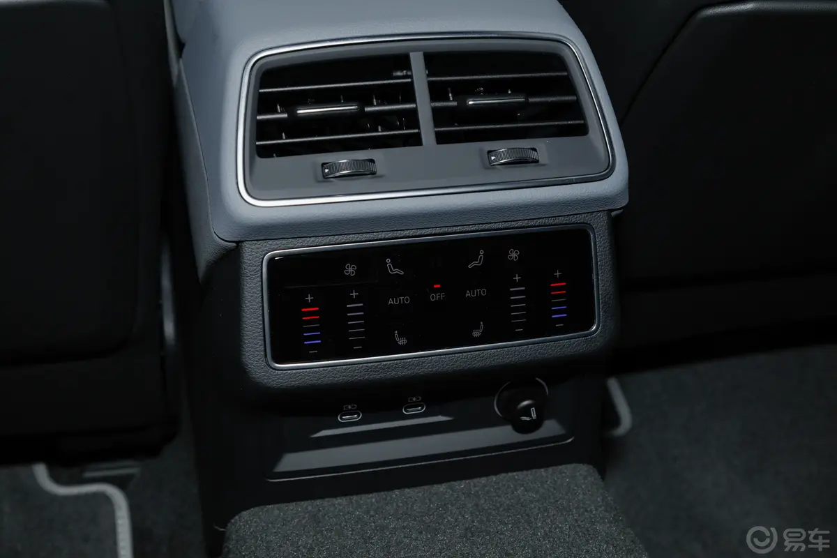 奥迪A7L55 TFSI quattro RS套件竞速版后排空调控制键