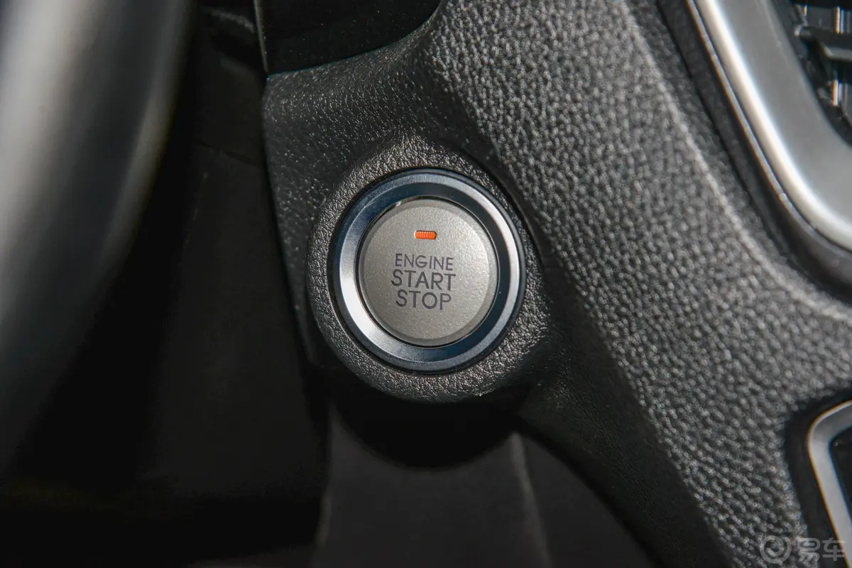 铃拓2.5T 自动四驱标轴旗舰版 柴油钥匙孔或一键启动按键