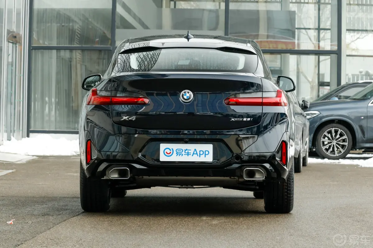 宝马X4xDrive25i M运动套装正后水平