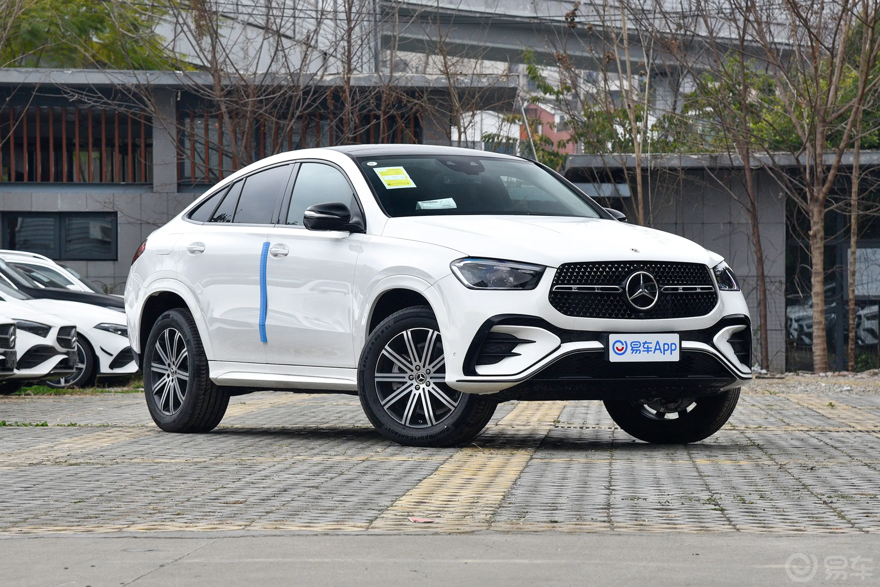 奔驰GLE轿跑GLE 350 4MATIC 轿跑SUV 豪华型侧前45度车头向右水平