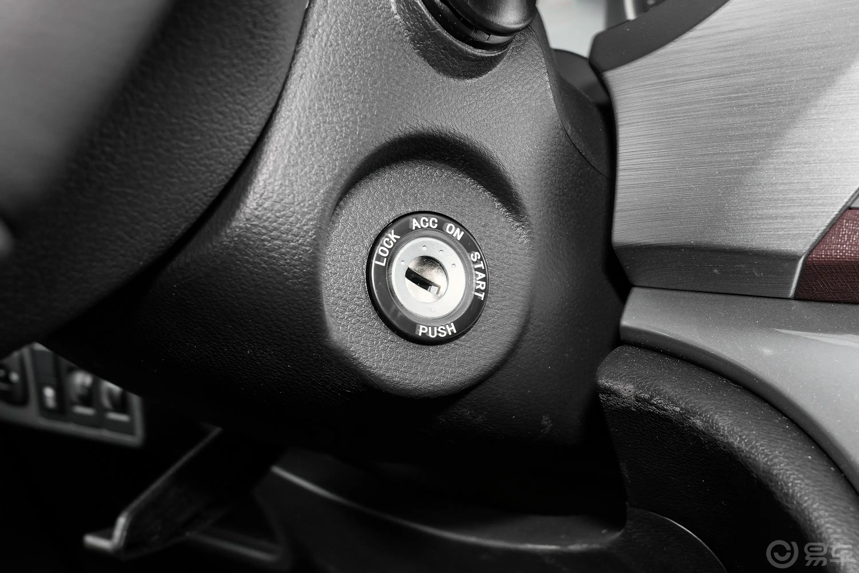 瑞风E3415km 尊享版 7座钥匙孔或一键启动按键
