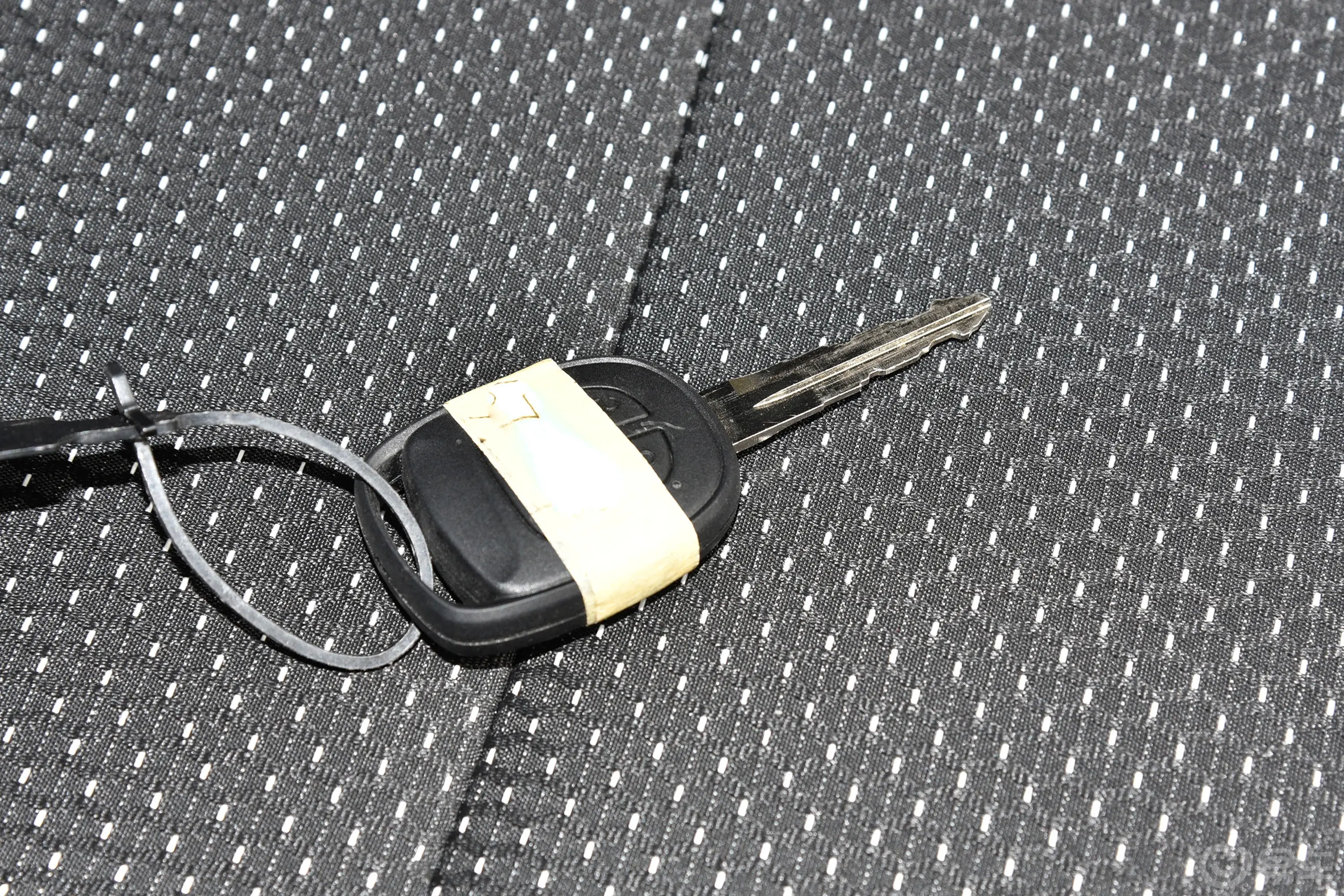 东风小康D711.6L 栏板车LV0 CNG钥匙正面