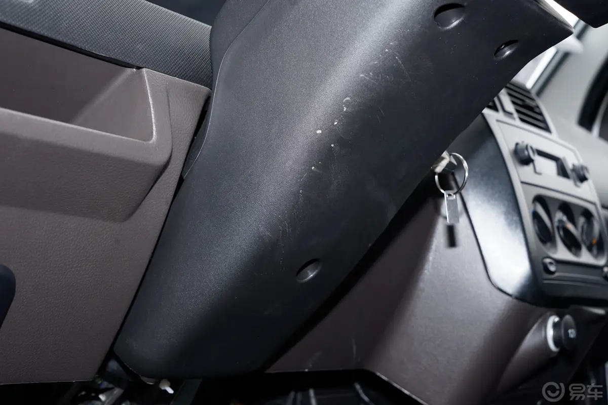 五菱荣光EV230km 封窗加长版基本型 2座方向盘调节