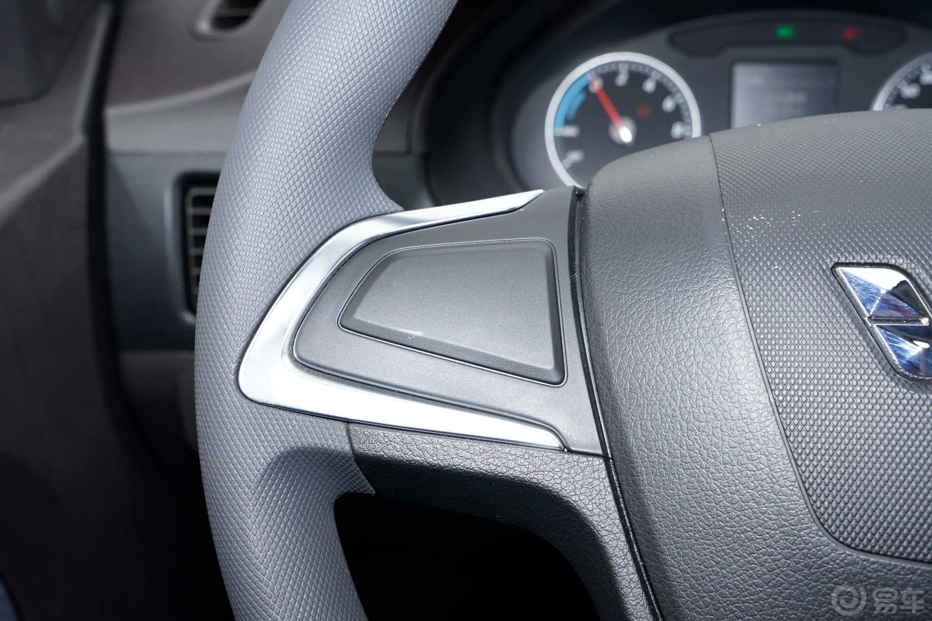 五菱荣光EV230km 封窗加长版基本型 2座左侧方向盘功能按键