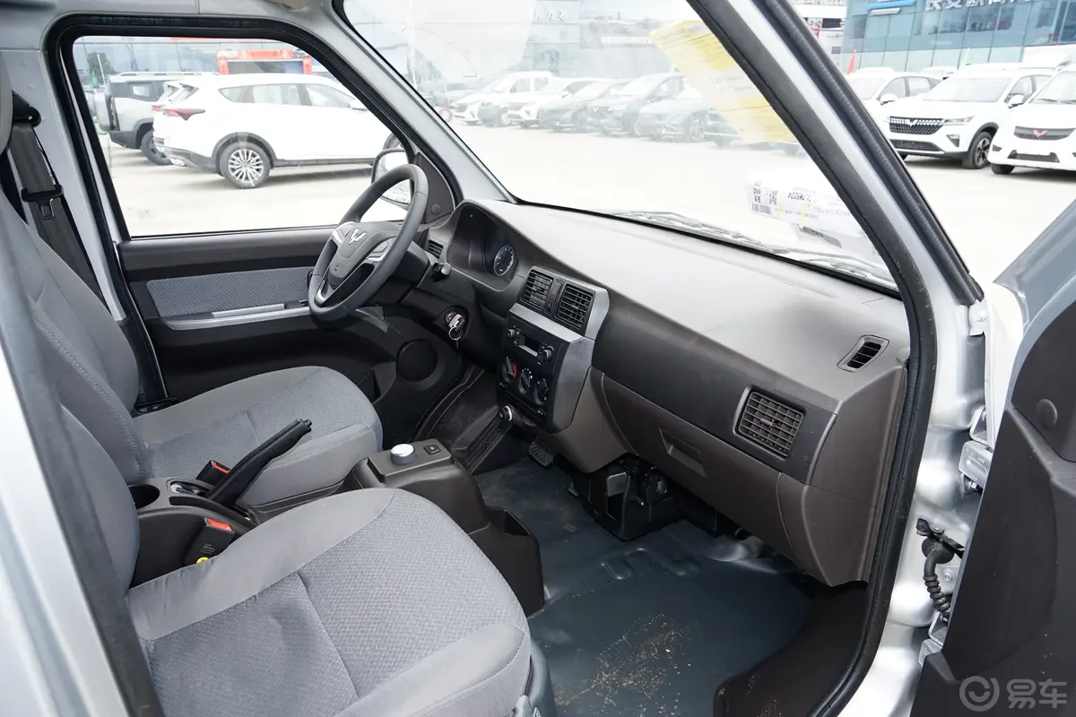 五菱荣光EV230km 封窗加长版基本型 2座内饰全景副驾驶员方向