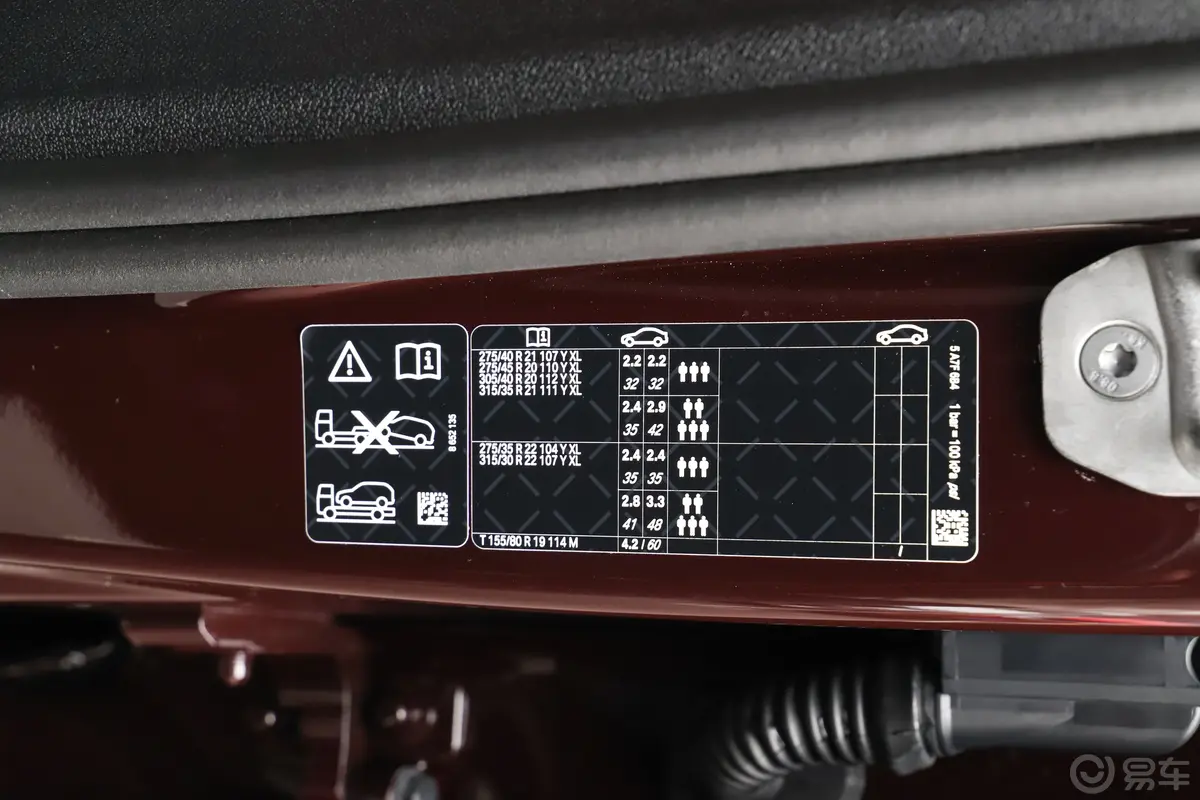 宝马X6改款 xDrive30i M运动套装胎压信息铭牌
