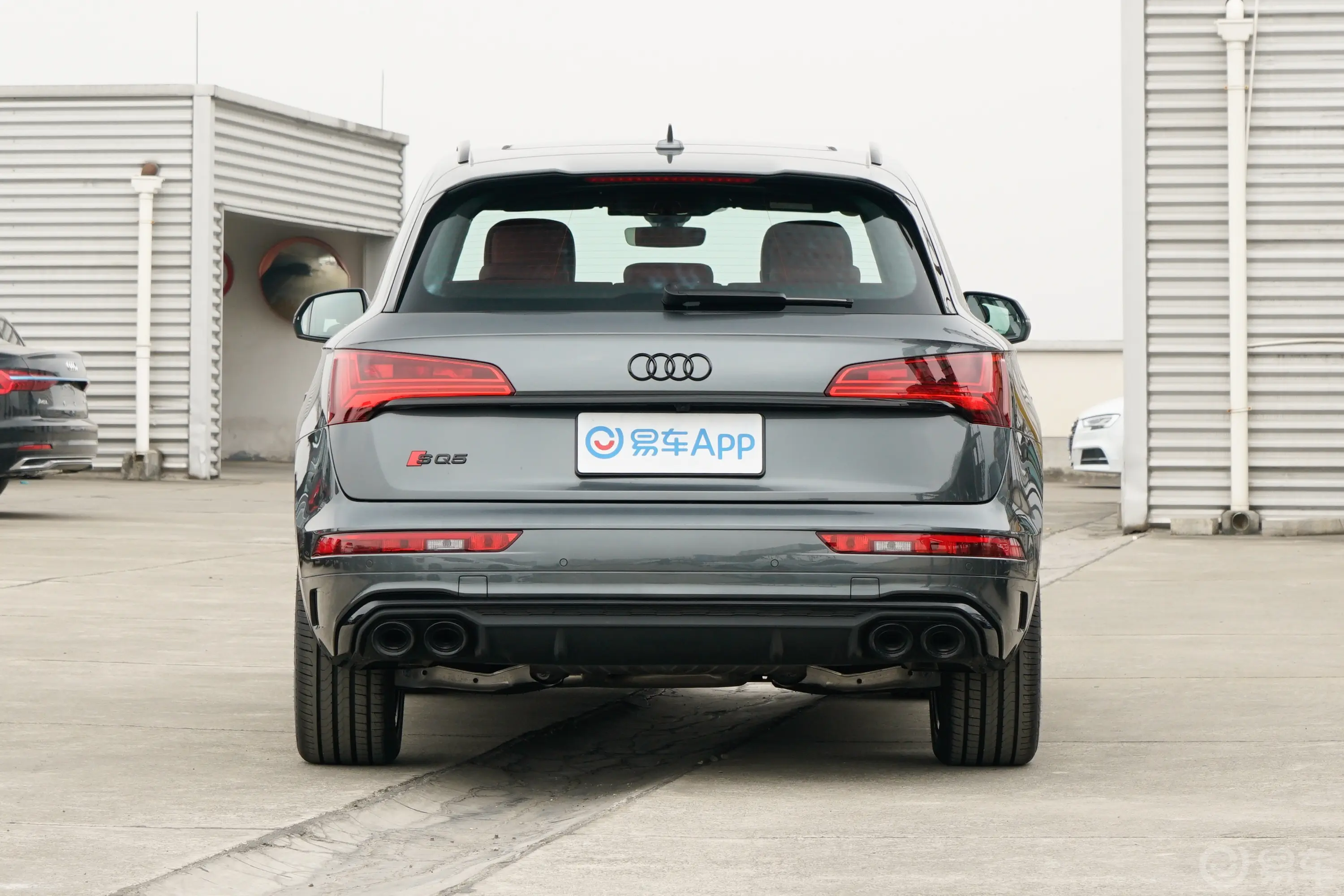 奥迪SQ53.0T quattro正后水平