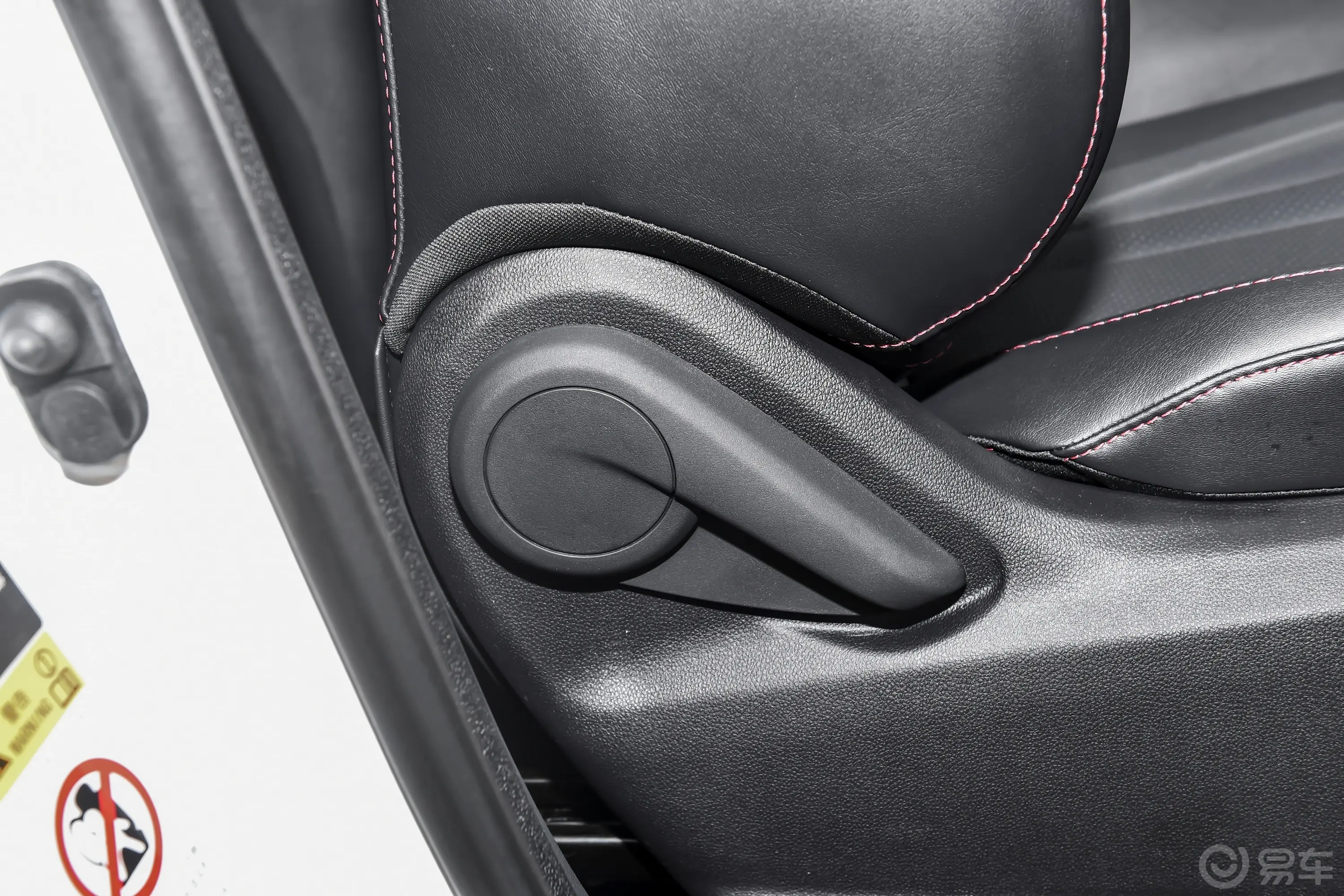 长安CS75畅享版 1.5T 自动豪华型副驾座椅调节